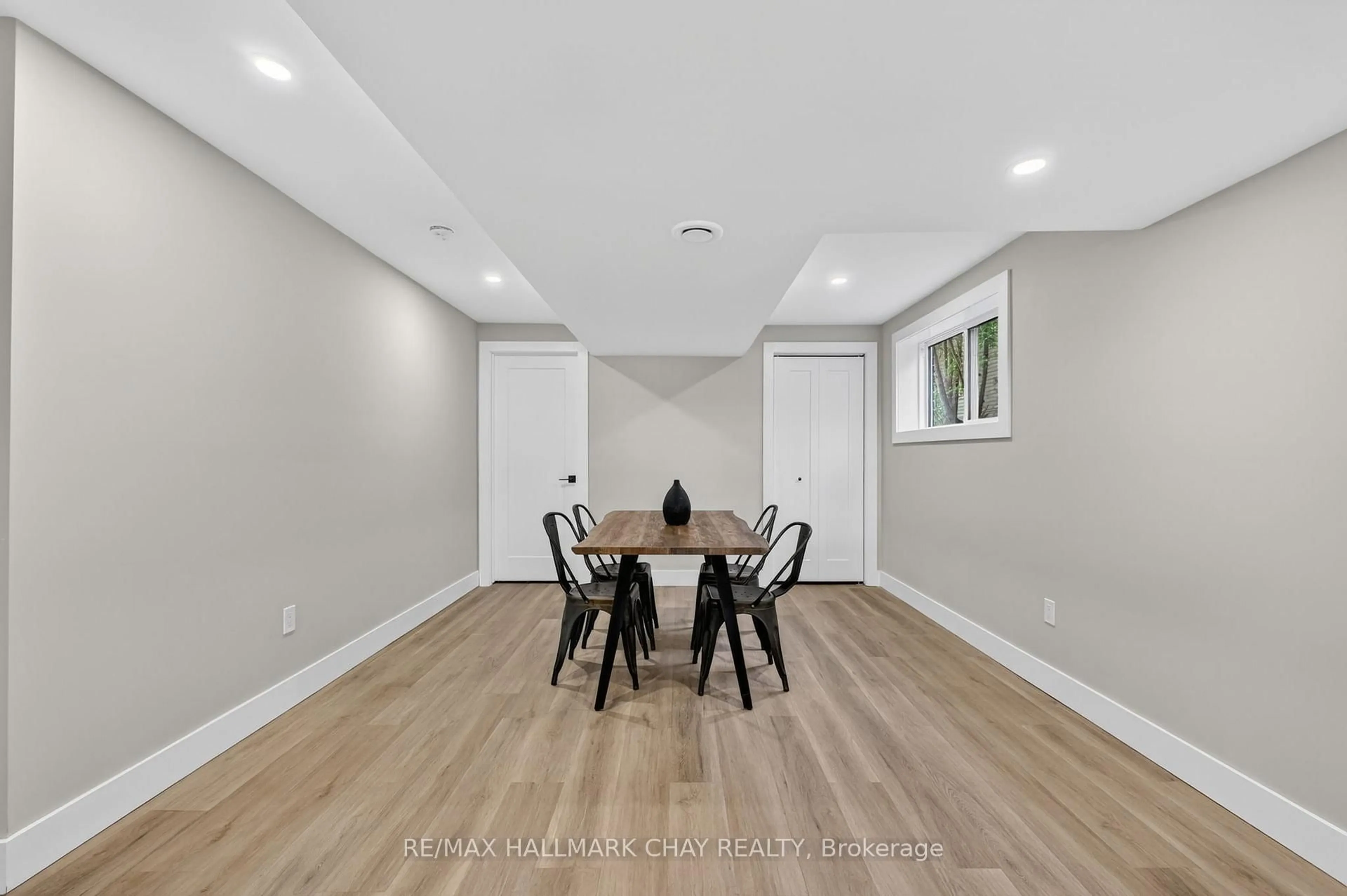 A pic of a room for 8717 Beachwood Rd, Wasaga Beach Ontario L9Z 2G5