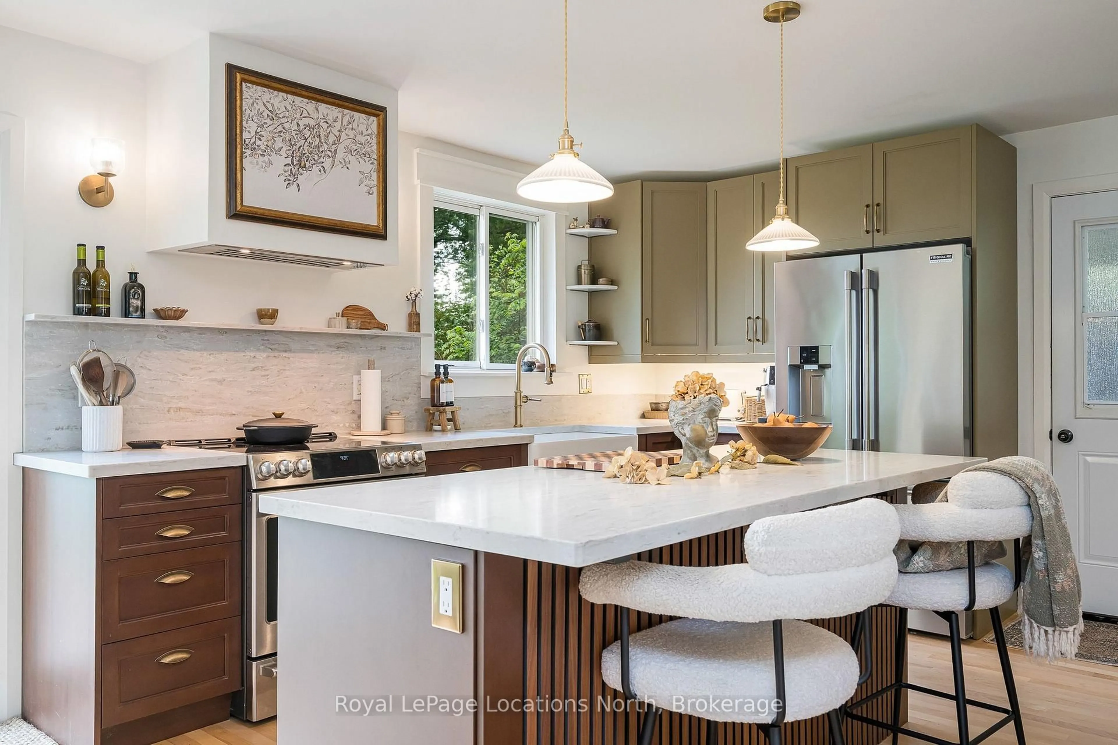 Open concept kitchen, ceramic/tile floor for 46 Townley St, Clearview Ontario L0M 1P0