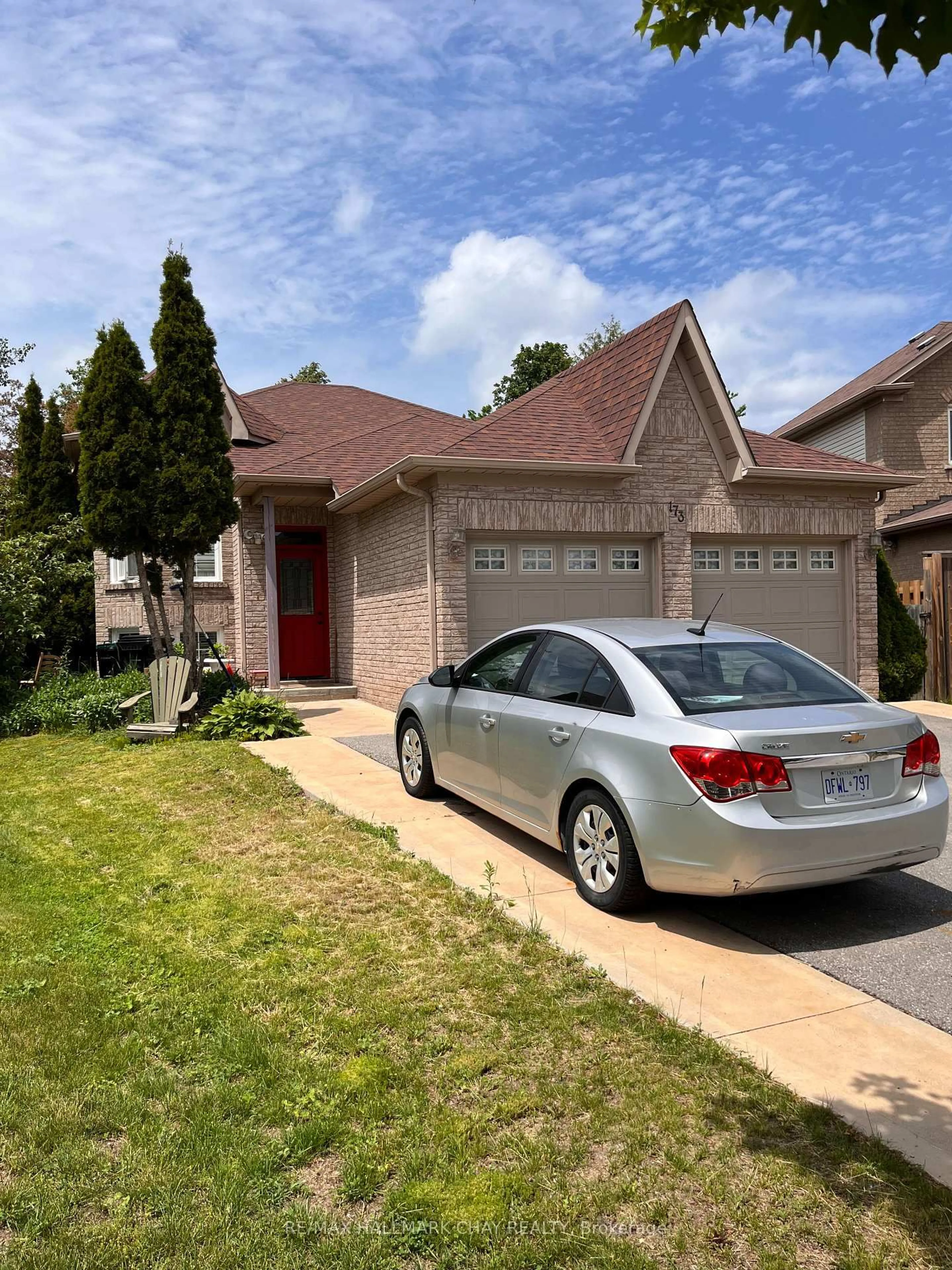 Home with vinyl exterior material, street for 173 Wessenger Dr, Barrie Ontario L4N 8N9
