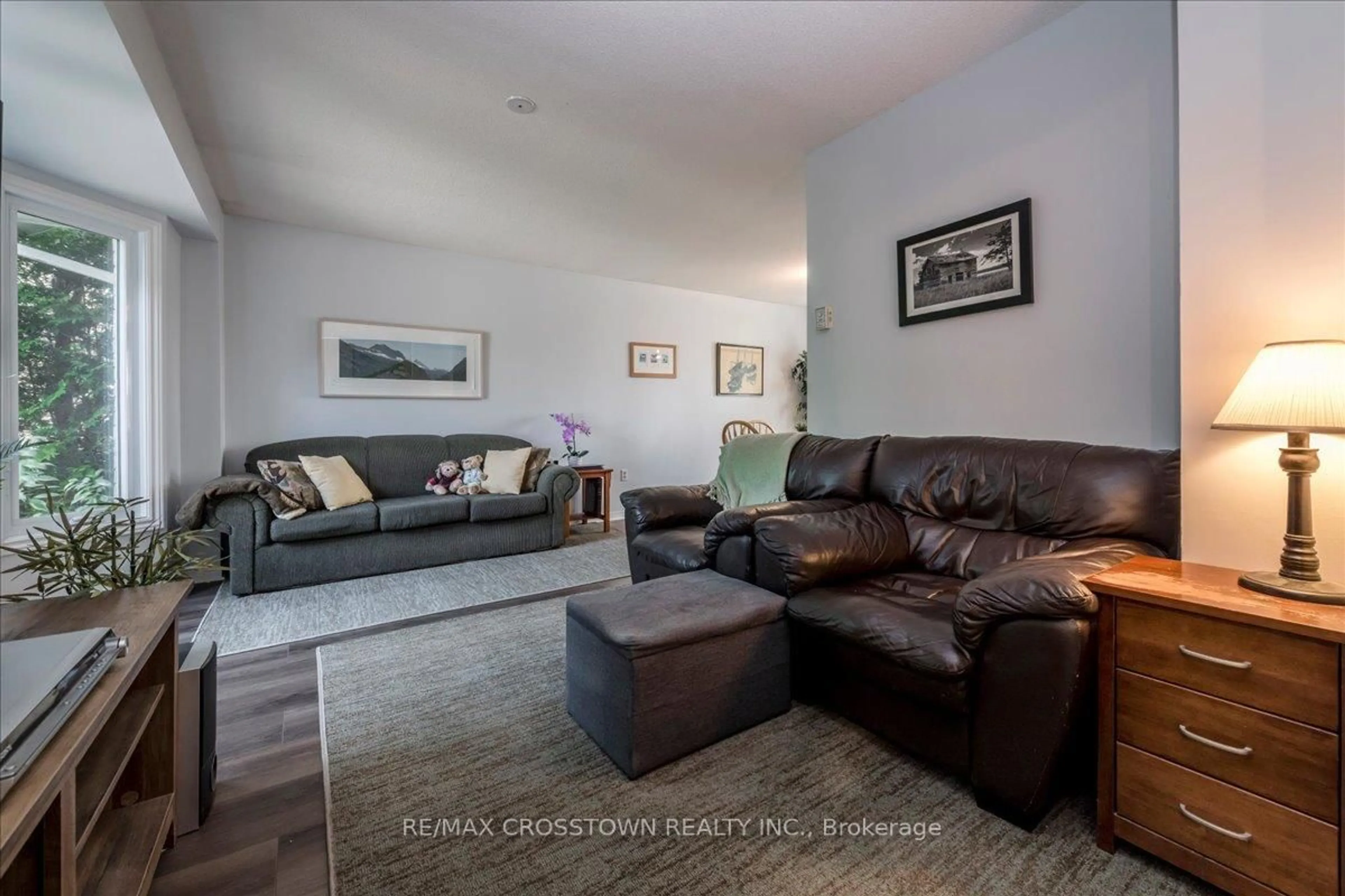 Living room with furniture, unknown for 17 Knicely Rd, Barrie Ontario L4N 6T8