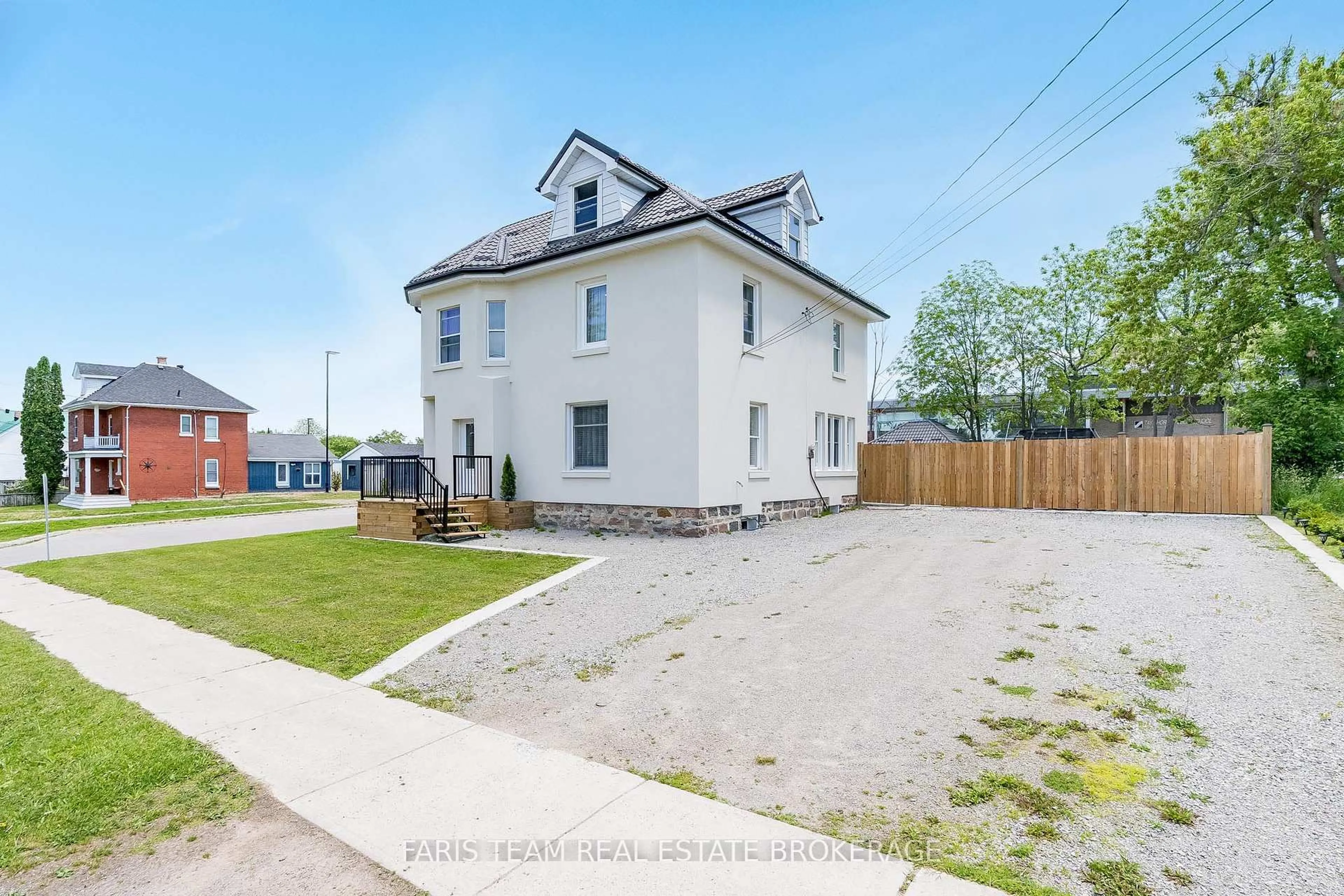 A pic from outside/outdoor area/front of a property/back of a property/a pic from drone, street for 119 Jephson St, Tay Ontario L0K 2A0