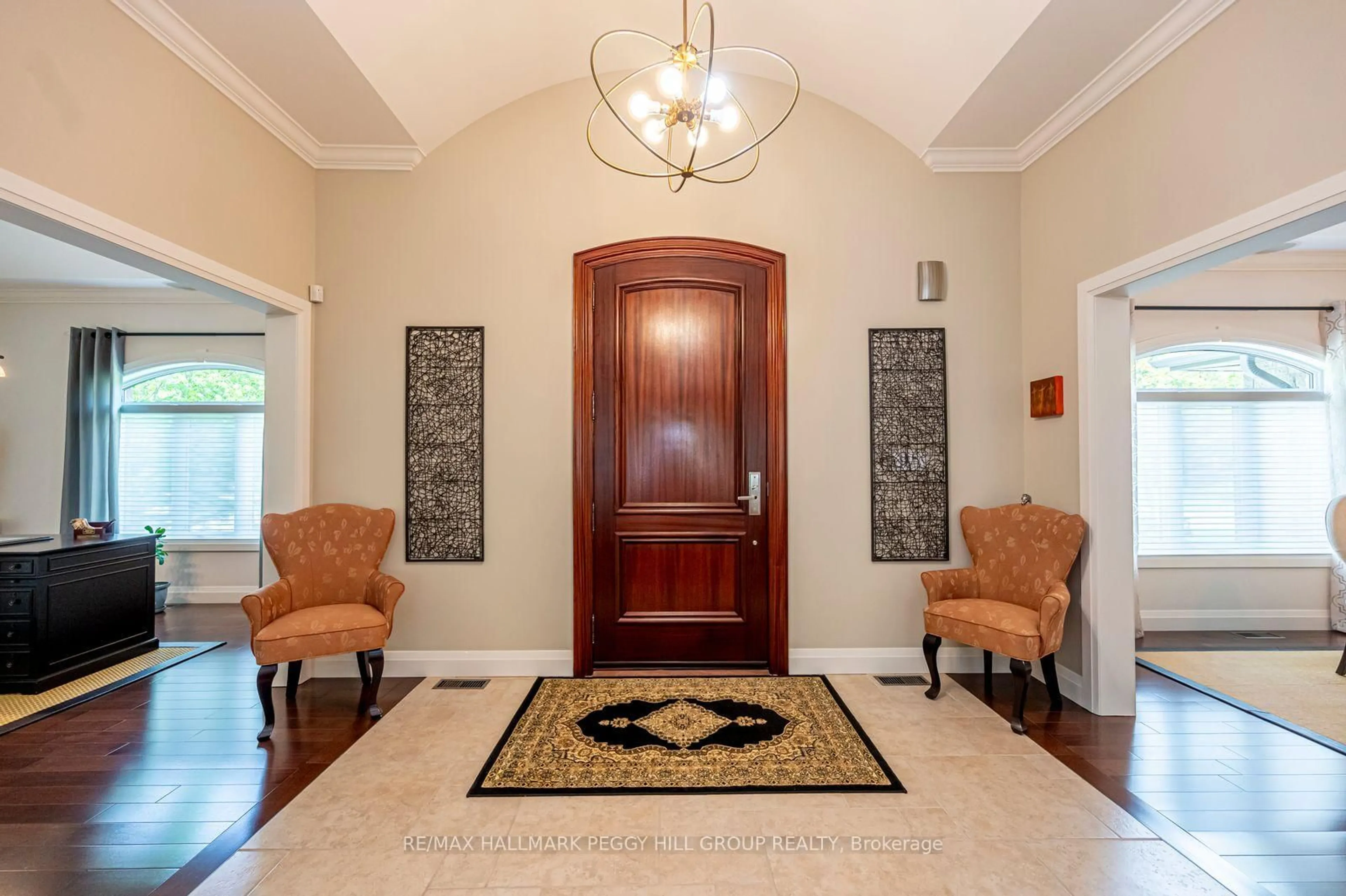 Indoor foyer for 2 Hilltop Crt, Springwater Ontario L9X 0H5