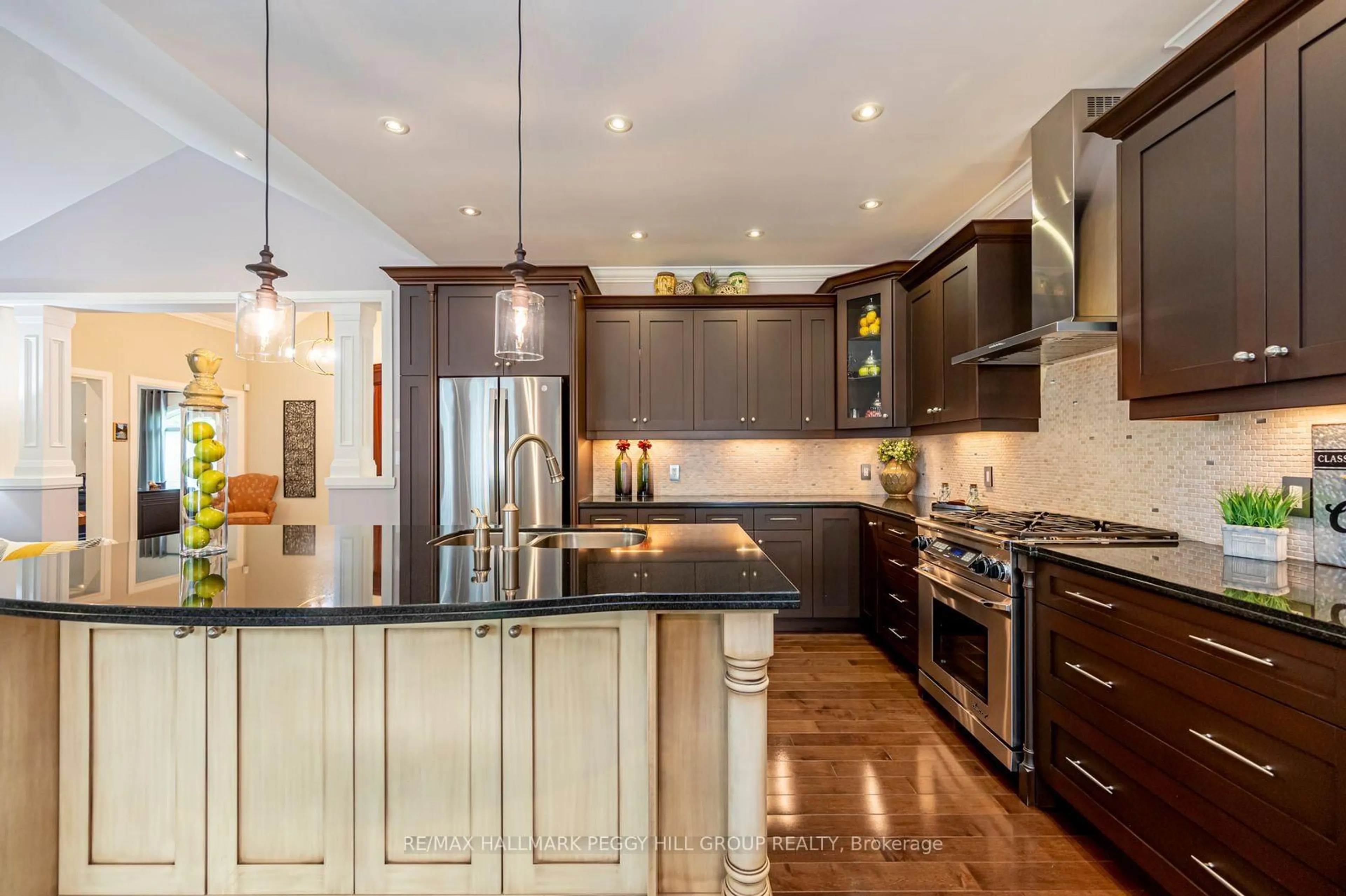 Open concept kitchen, unknown for 2 Hilltop Crt, Springwater Ontario L9X 0H5