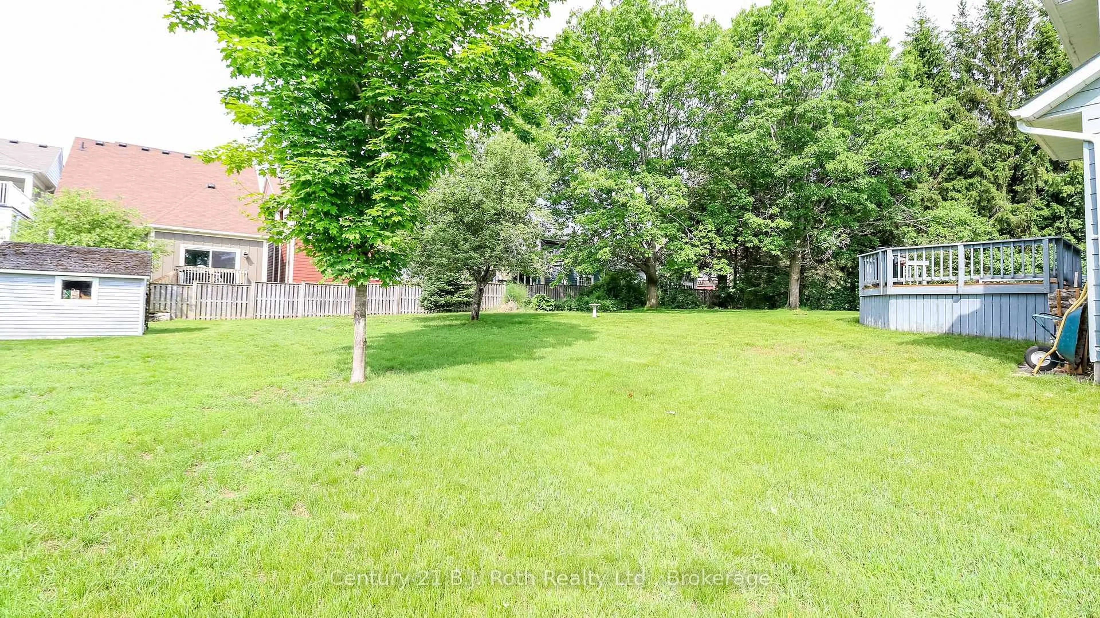 A pic from outside/outdoor area/front of a property/back of a property/a pic from drone, forest/trees view for 3332 Grayshott Dr, Severn Ontario L3V 0Y4