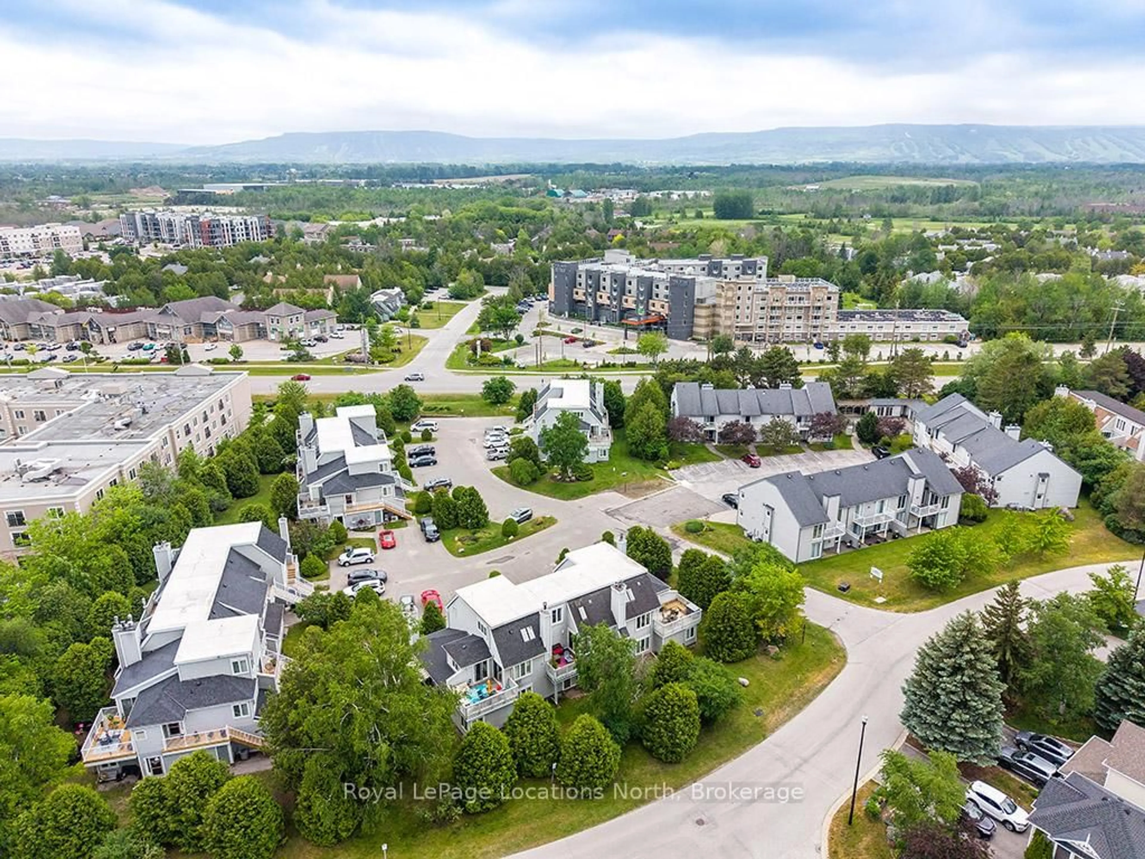 A pic from outside/outdoor area/front of a property/back of a property/a pic from drone, mountain view for 55 Trott Blvd #115, Collingwood Ontario L9Y 4B8