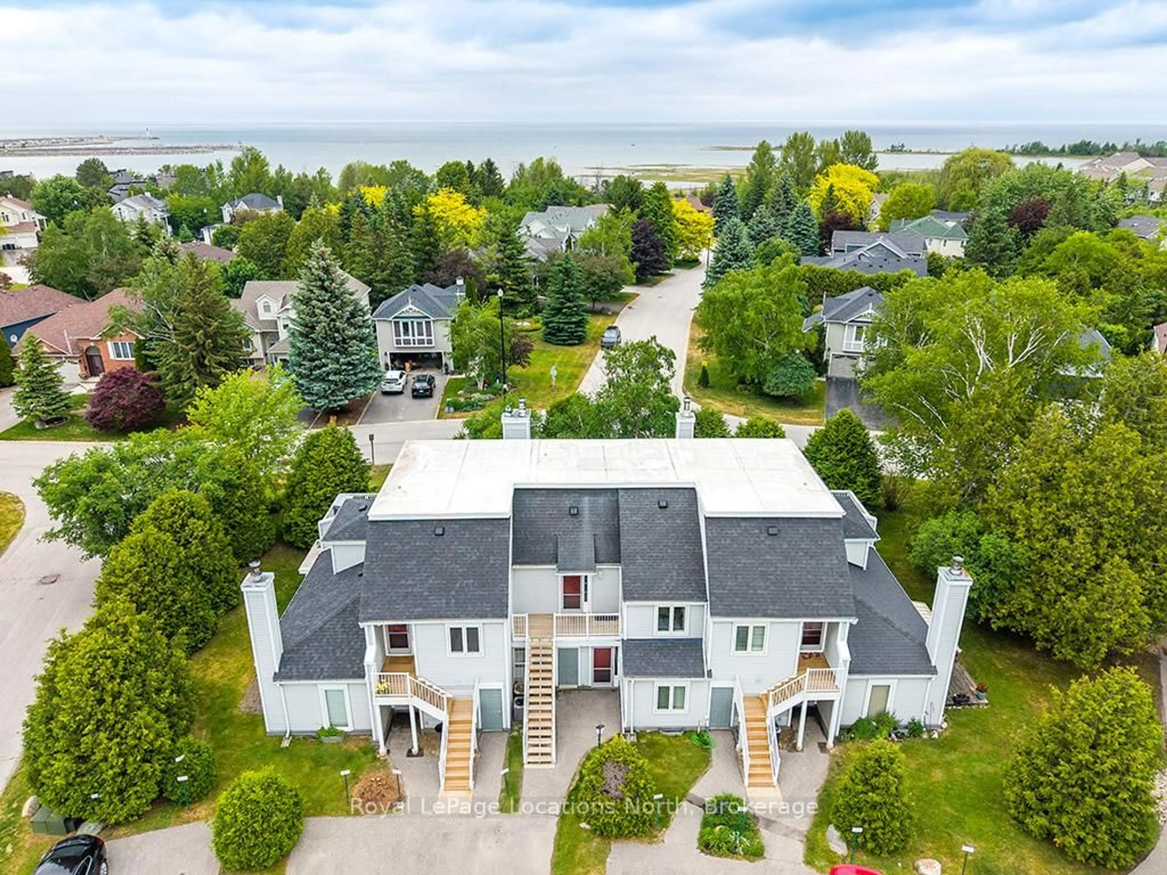 A pic from outside/outdoor area/front of a property/back of a property/a pic from drone, unknown for 55 Trott Blvd #115, Collingwood Ontario L9Y 4B8