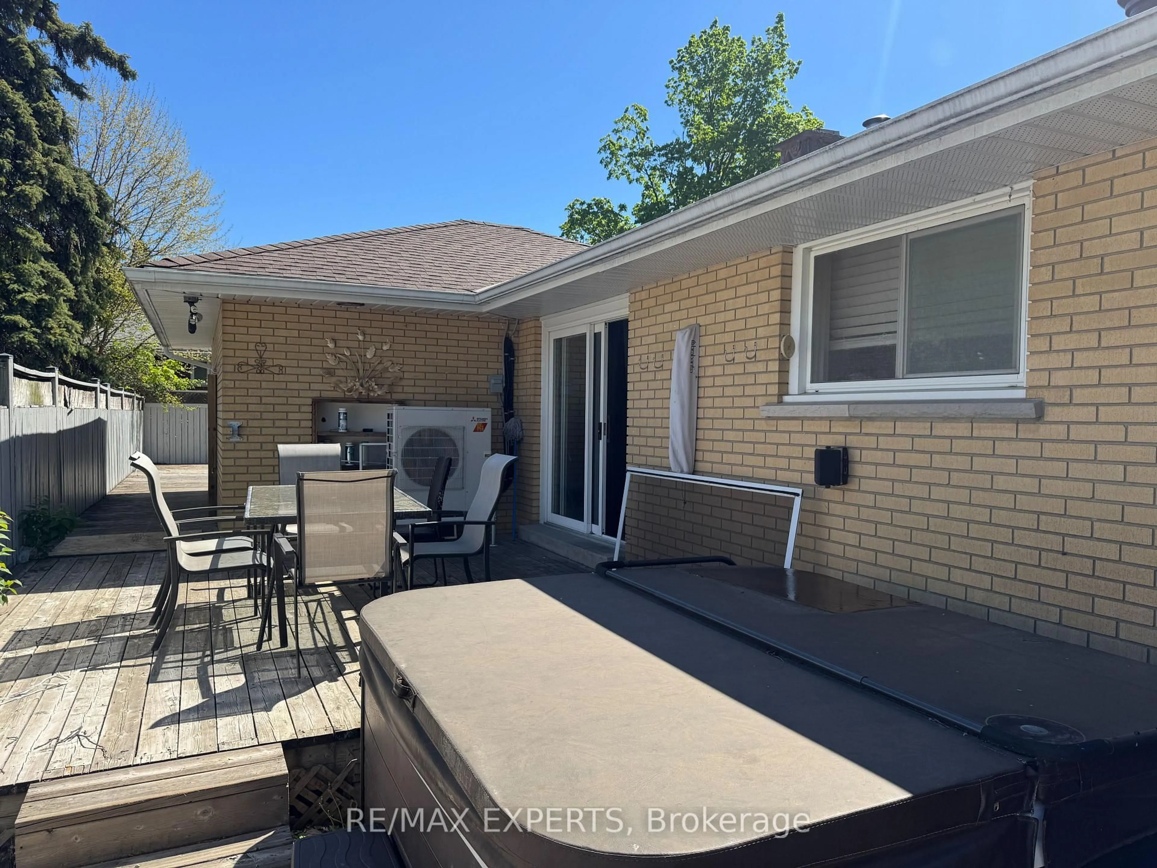 Patio, unknown for 1 Erie St, Collingwood Ontario L9Y 1P3