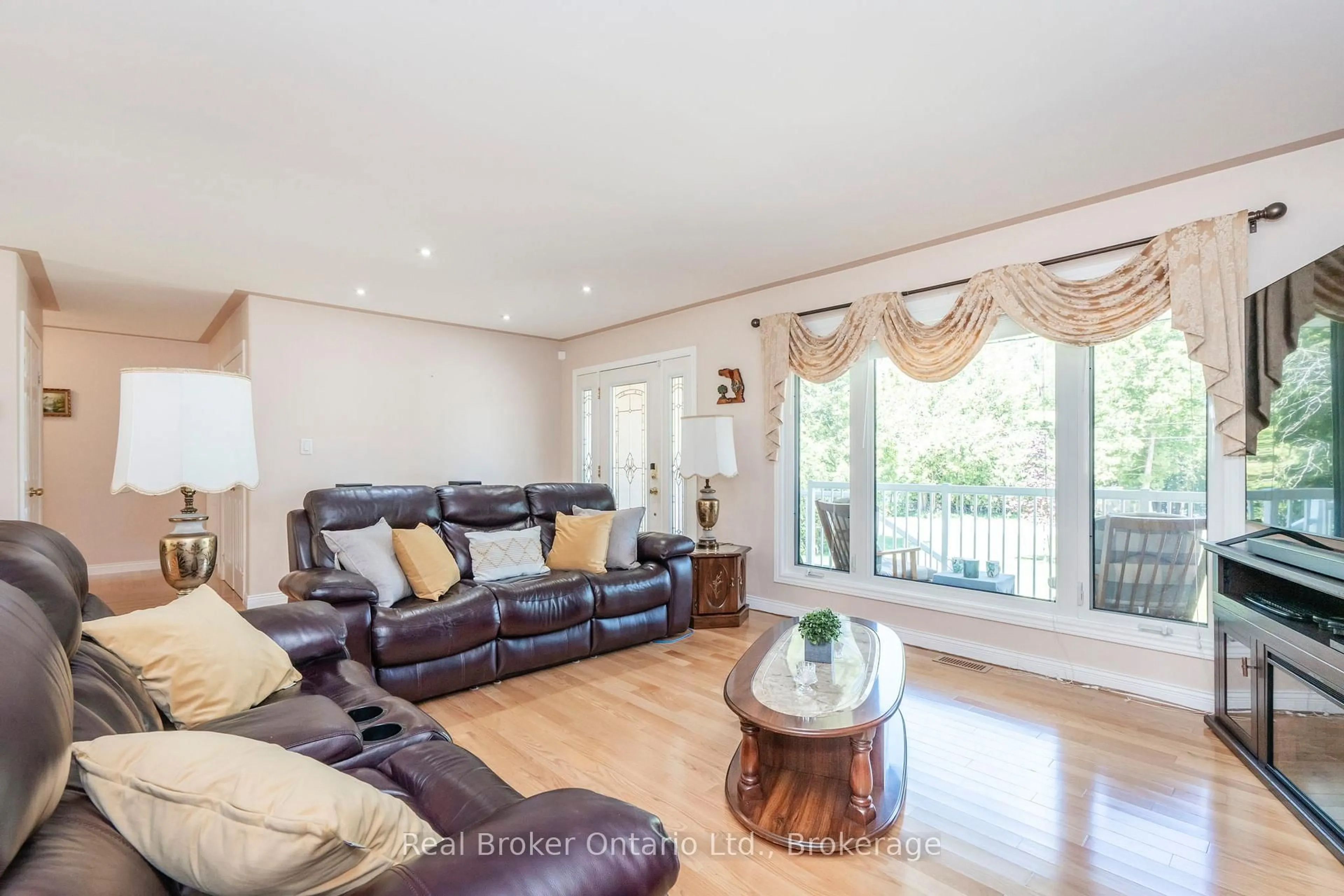 Living room with furniture, wood/laminate floor for 115 Mitchell's Beach Rd, Tay Ontario L0K 2A0