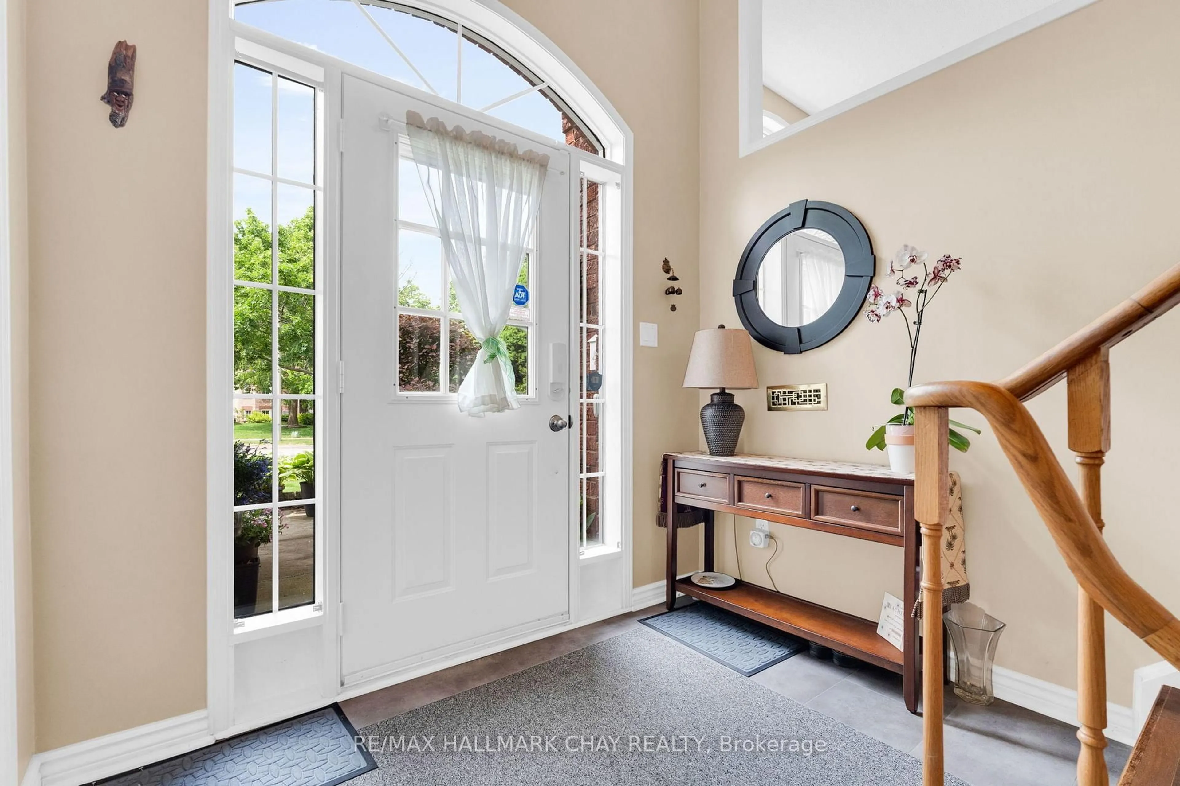 Indoor entryway for 317 Harvie Rd, Barrie Ontario L4N 8J5