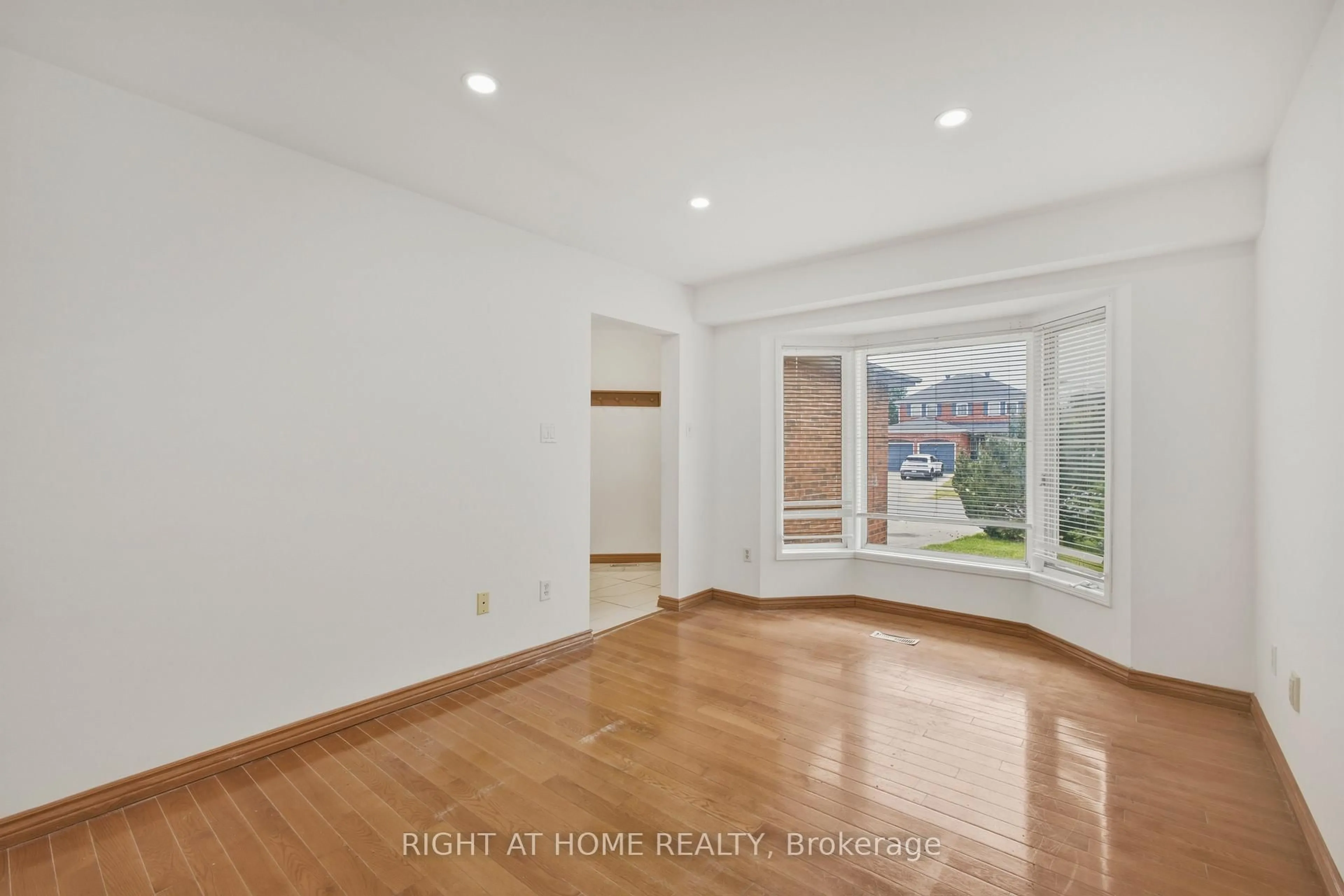A pic of a room for 51 Leggott Ave, Barrie Ontario L4N 8B1
