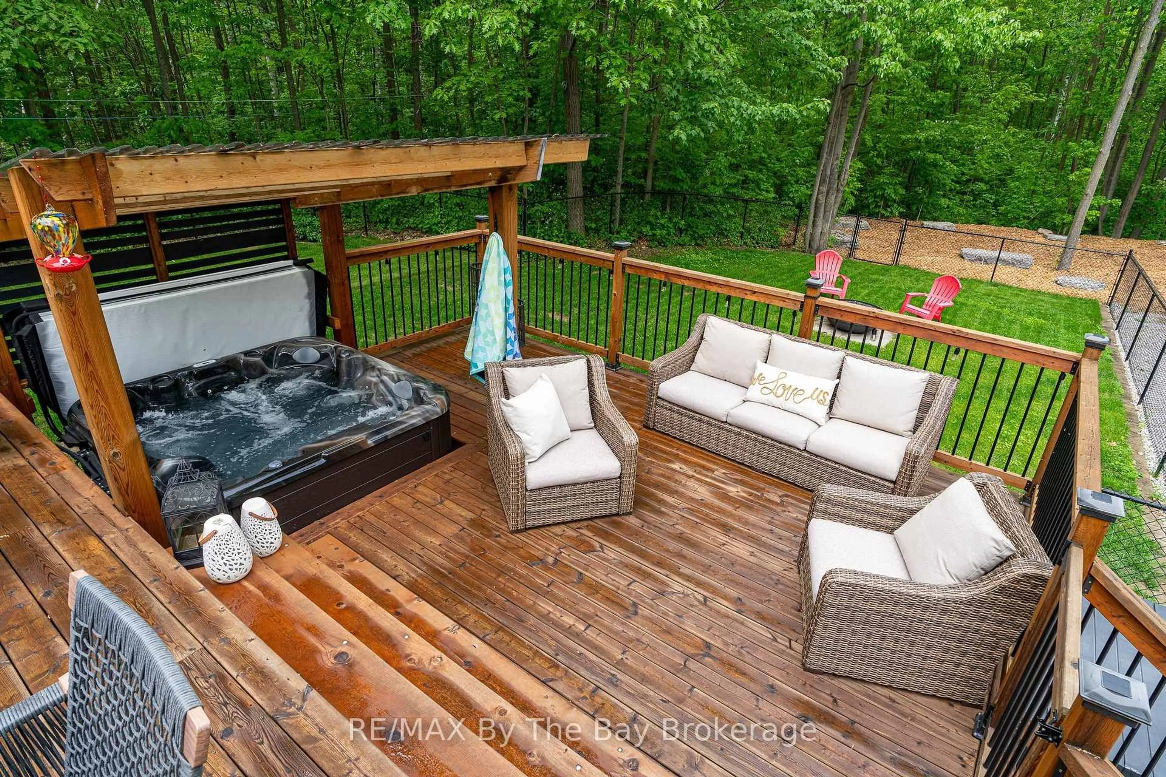 Patio, water/lake/river/ocean view for 10 BIRCHWOOD Tr, Wasaga Beach Ontario L9Z 1B2
