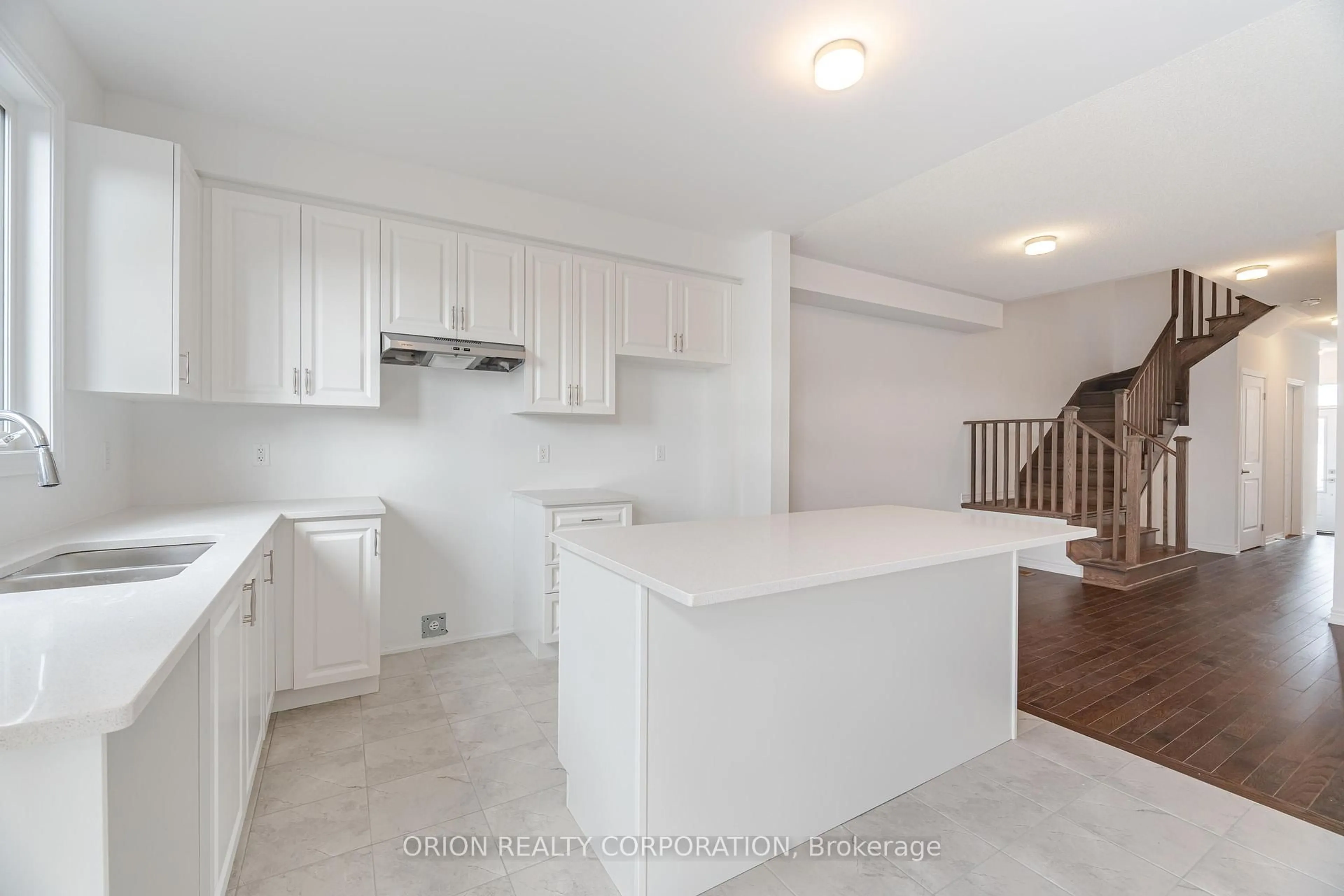 Open concept kitchen, unknown for 133 Fenchurch Manor Ave, Barrie Ontario L9L 0X1