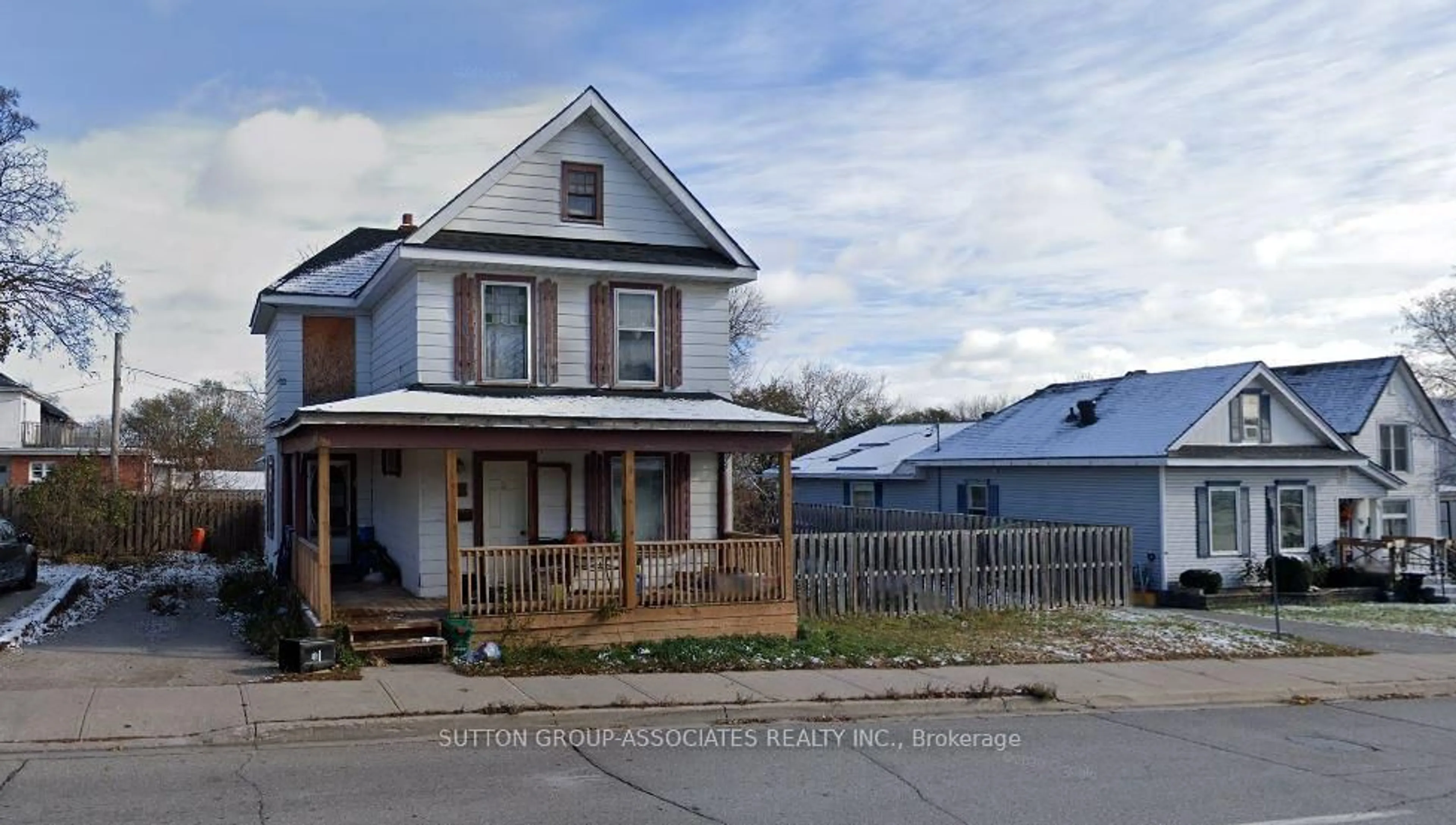 Home with vinyl exterior material, street for 50 DUNEDIN St, Orillia Ontario L3V 5T5