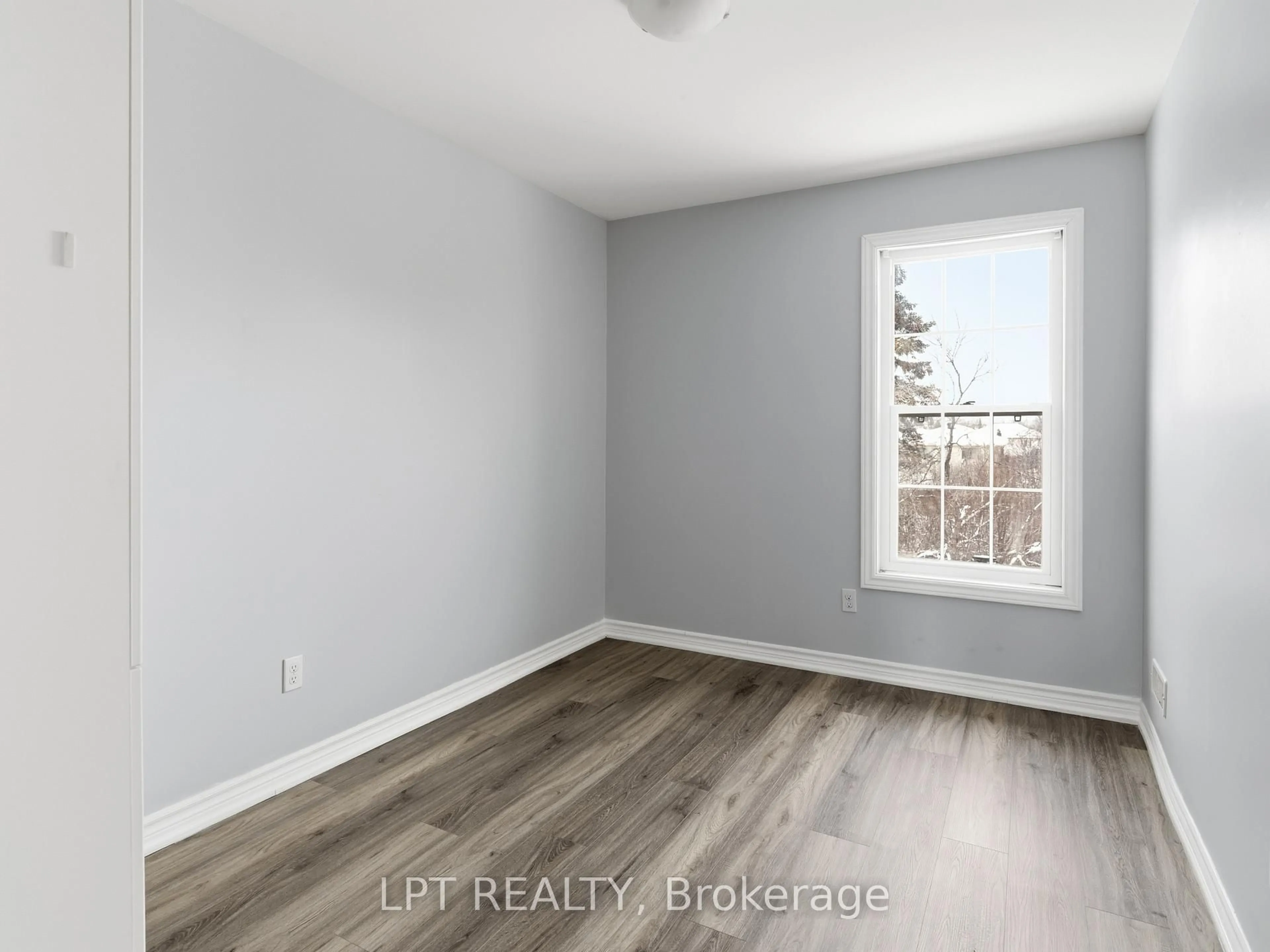 A pic of a room for 244 Penetanguishene Rd #4, Barrie Ontario L4M 7C2
