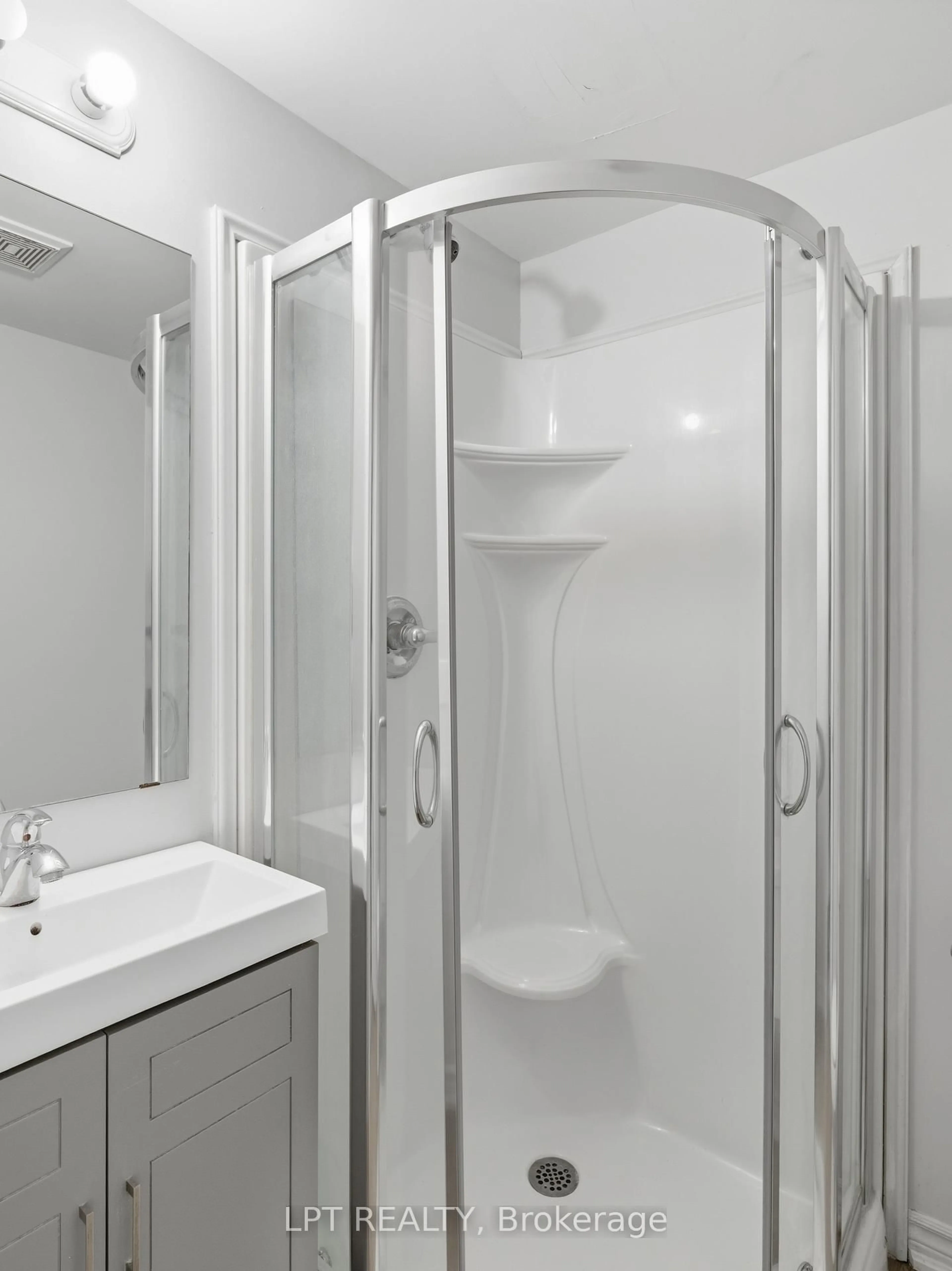 Standard bathroom, unknown for 244 Penetanguishene Rd #4, Barrie Ontario L4M 7C2