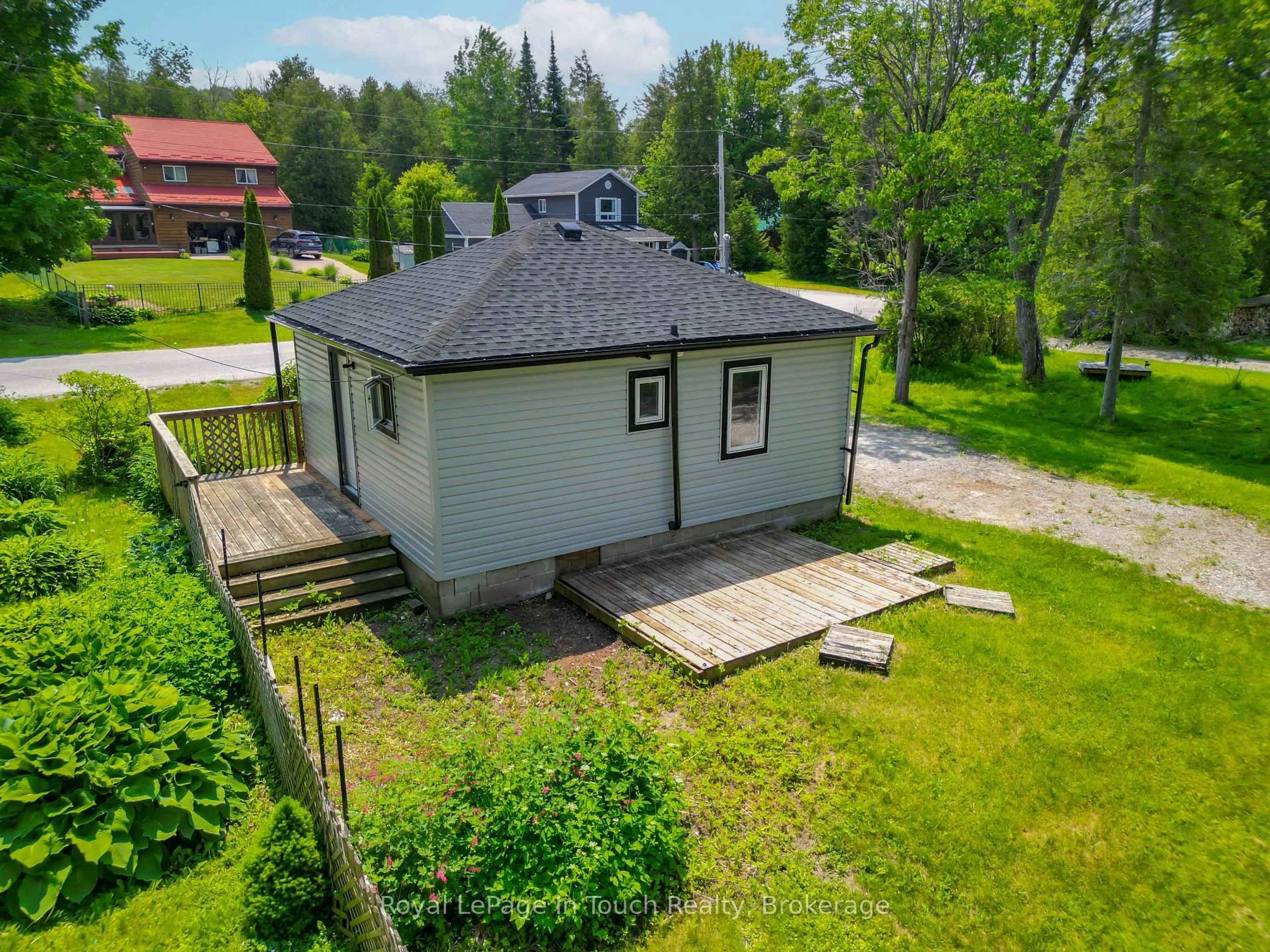 A pic from outside/outdoor area/front of a property/back of a property/a pic from drone, building for 78 KING RD, Tay Ontario L0K 2C0