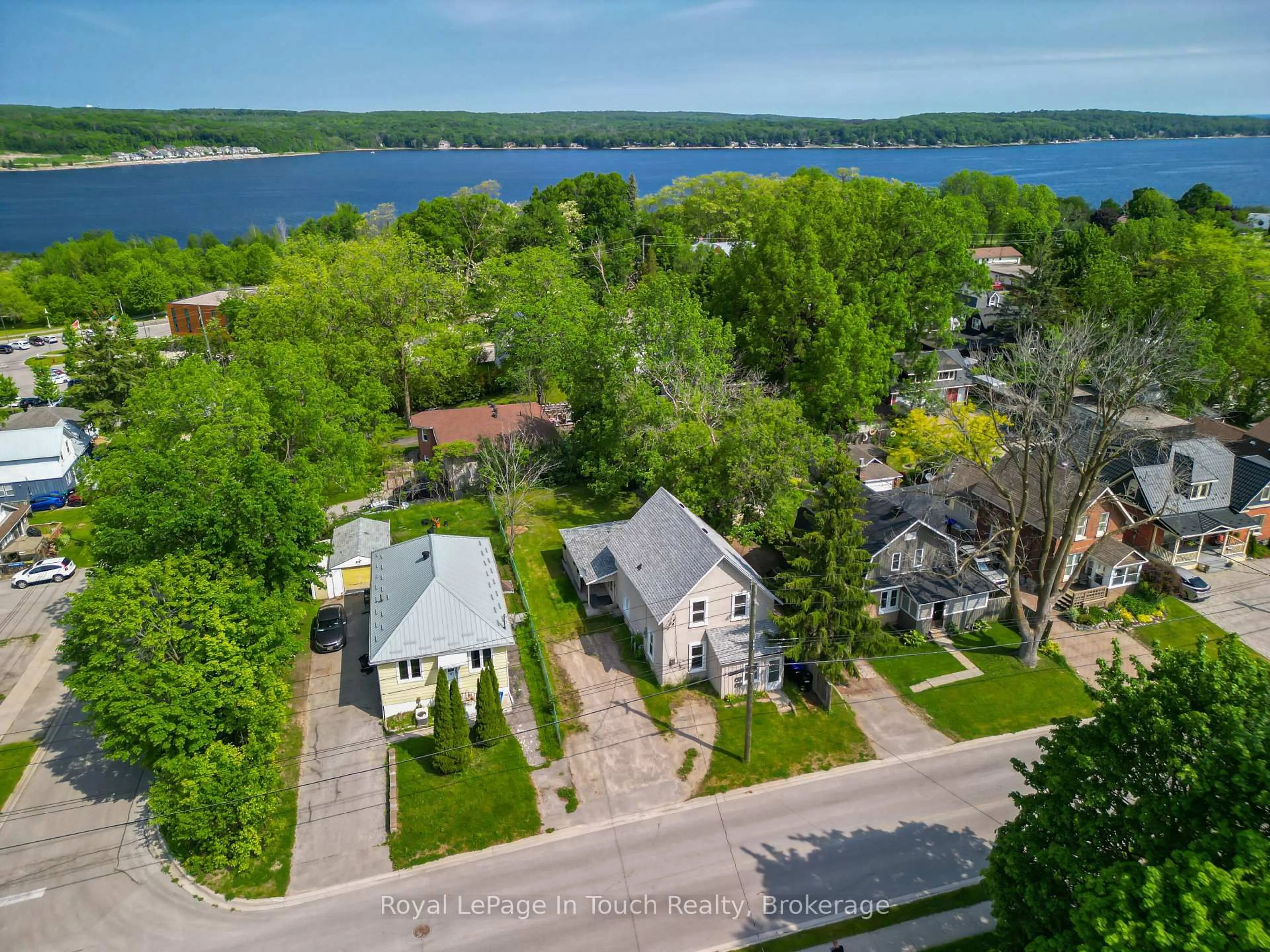A pic from outside/outdoor area/front of a property/back of a property/a pic from drone, water/lake/river/ocean view for 354 Bay St, Midland Ontario L4R 1K2