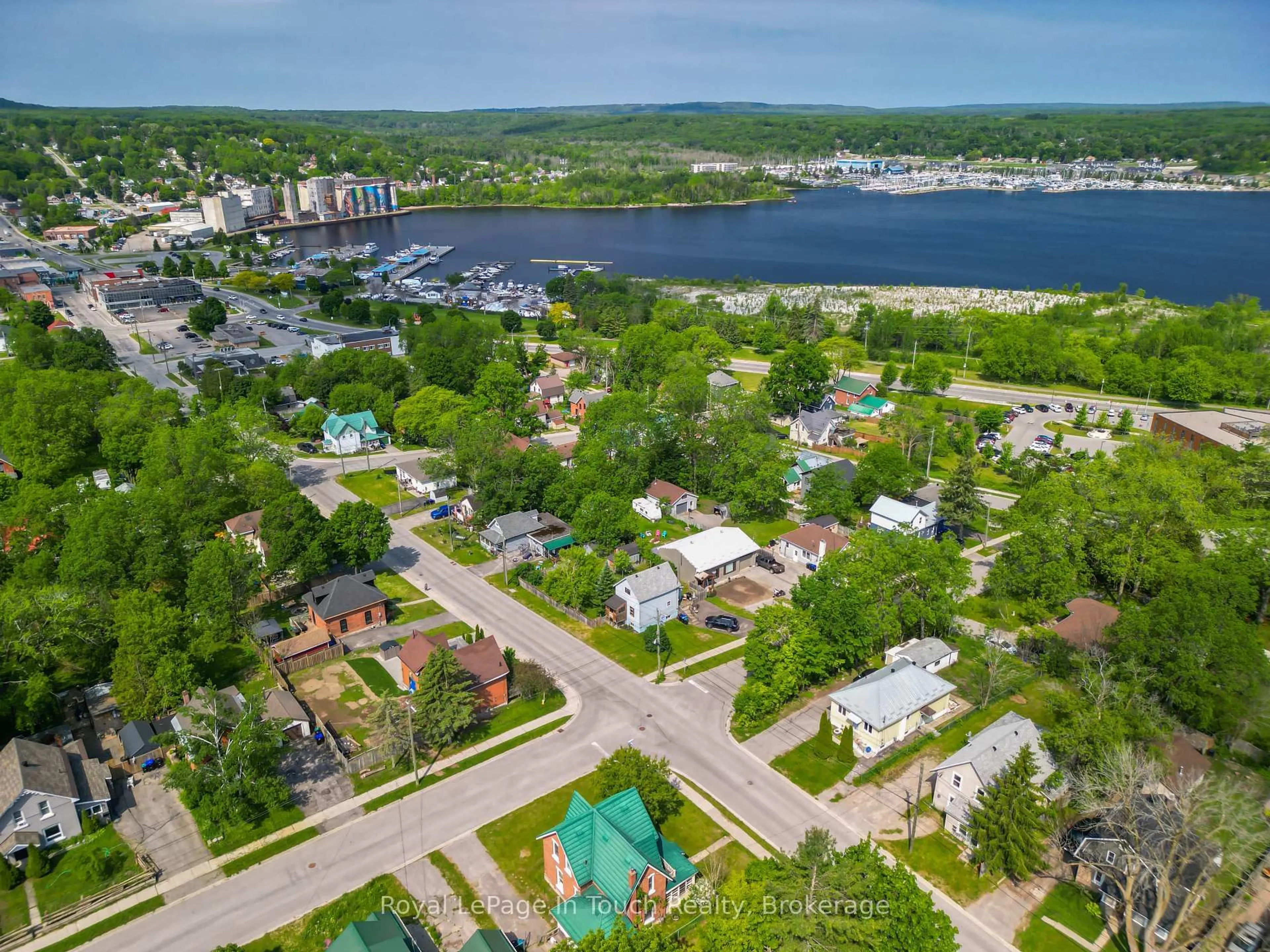 A pic from outside/outdoor area/front of a property/back of a property/a pic from drone, water/lake/river/ocean view for 354 Bay St, Midland Ontario L4R 1K2
