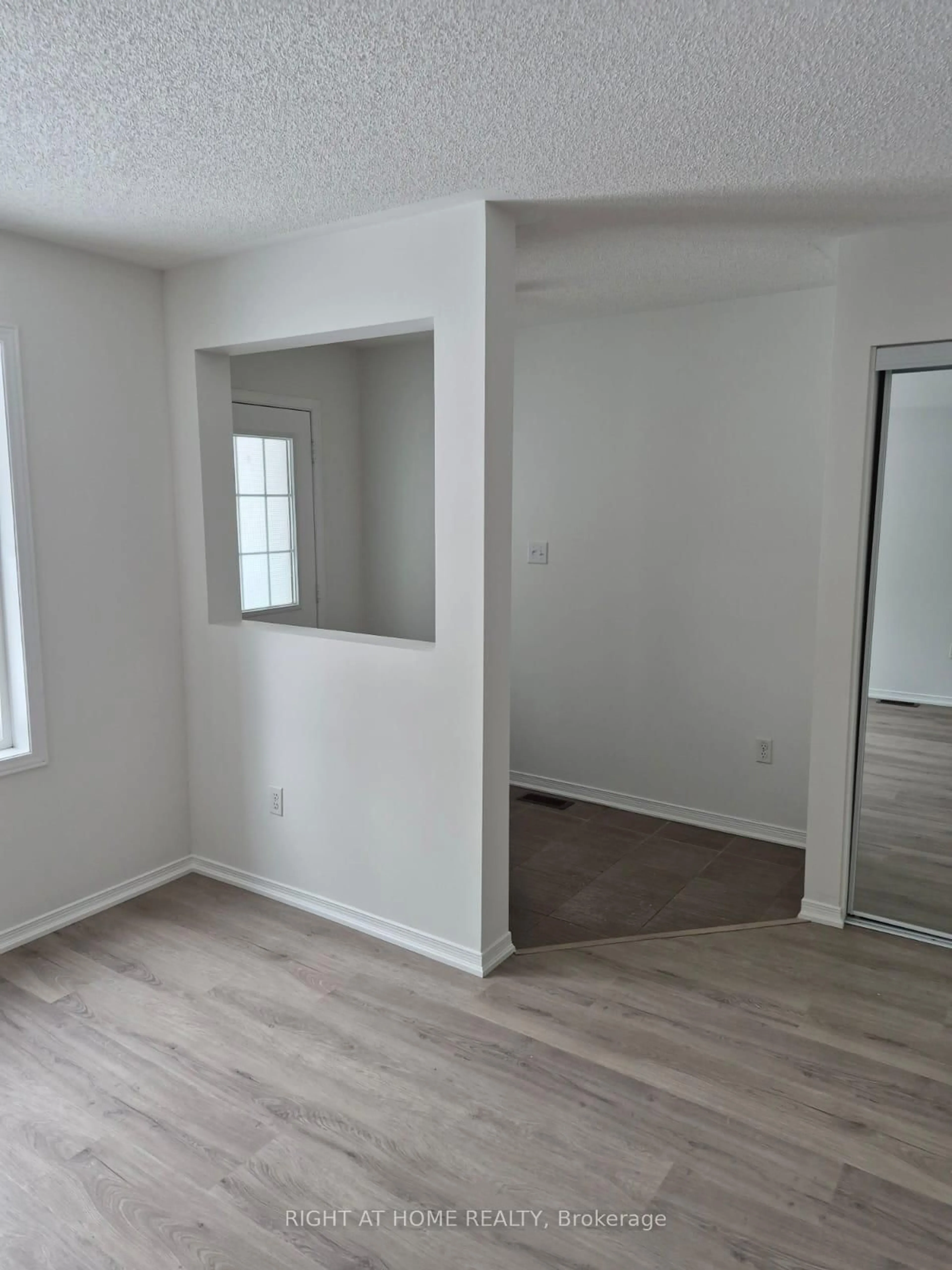A pic of a room for 3 PEARTREE Crt, Barrie Ontario L4N 6N7