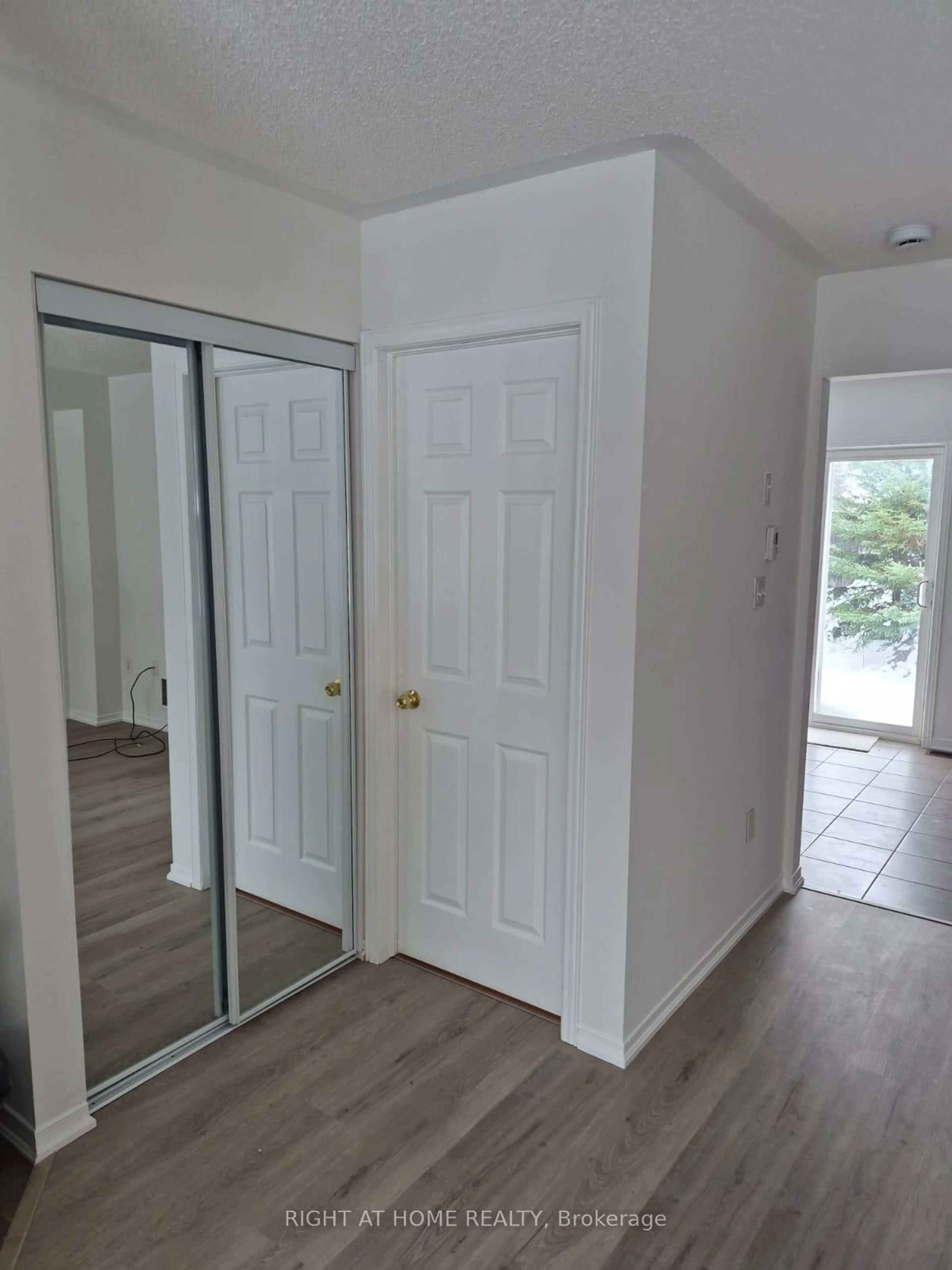 Unknown for 3 PEARTREE Crt, Barrie Ontario L4N 6N7