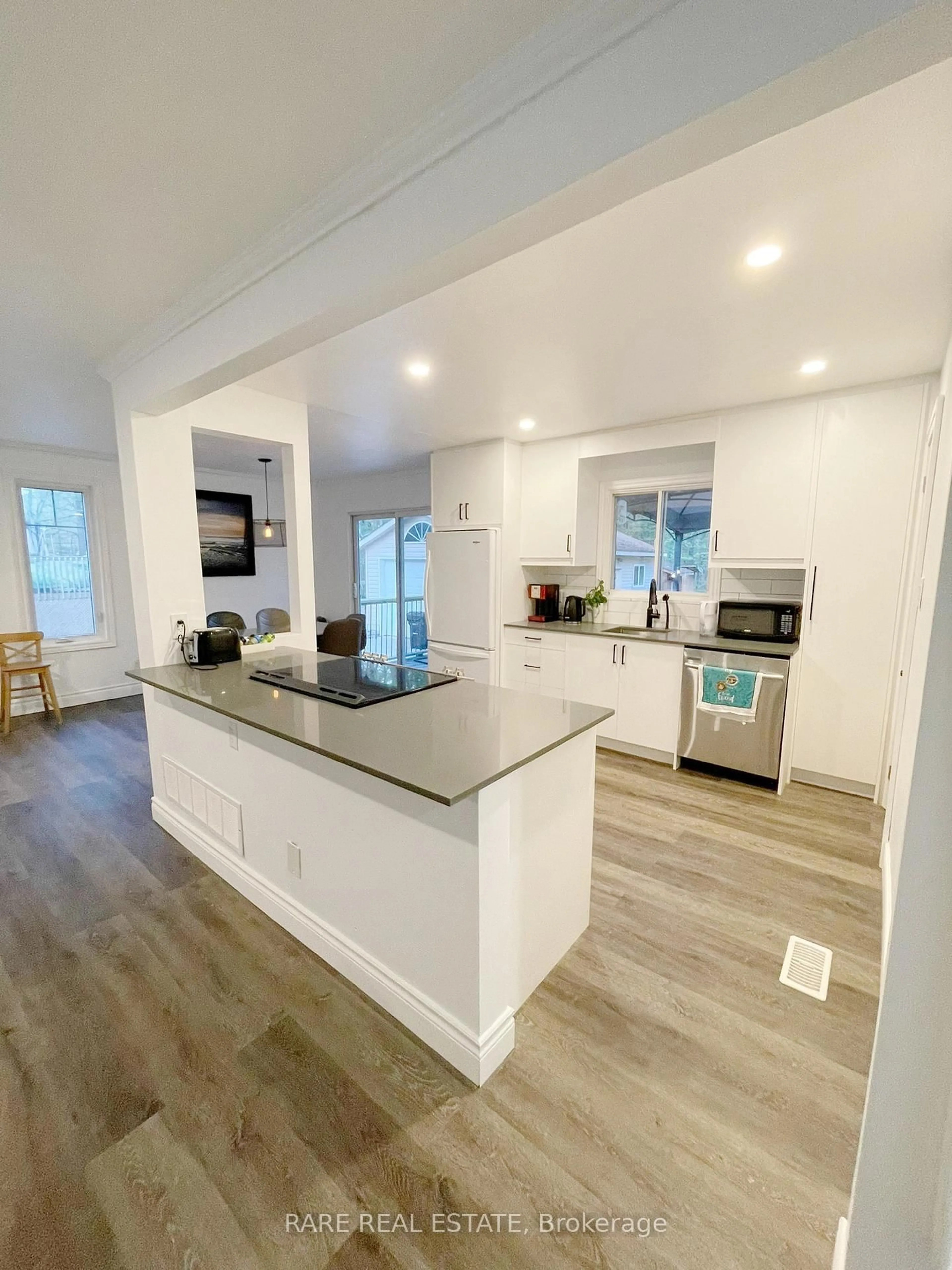 Open concept kitchen, unknown for 17 Leslie Anne Dr, Wasaga Beach Ontario L9Z 2N6