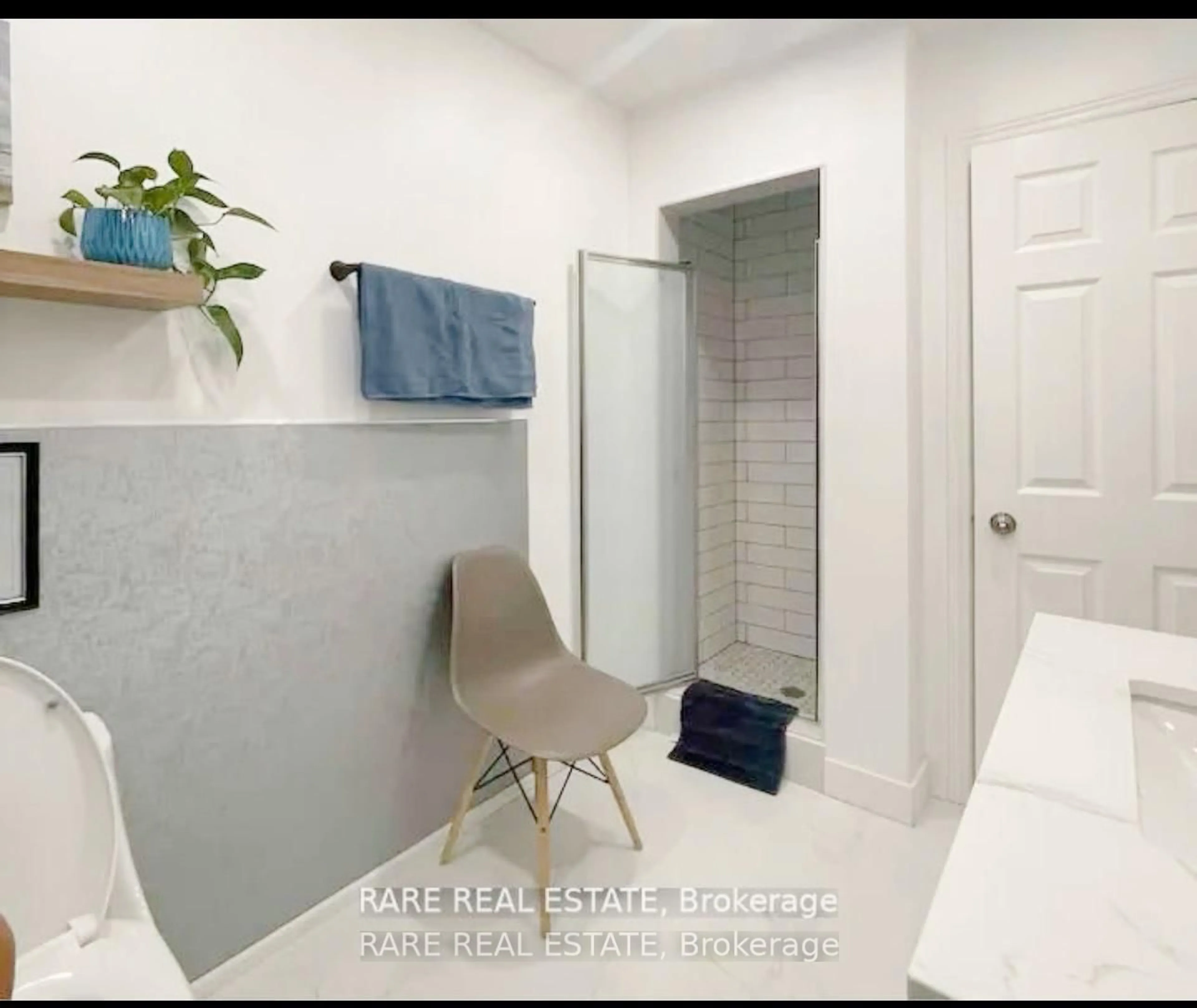 Contemporary bathroom, ceramic/tile floor for 17 Leslie Anne Dr, Wasaga Beach Ontario L9Z 2N6