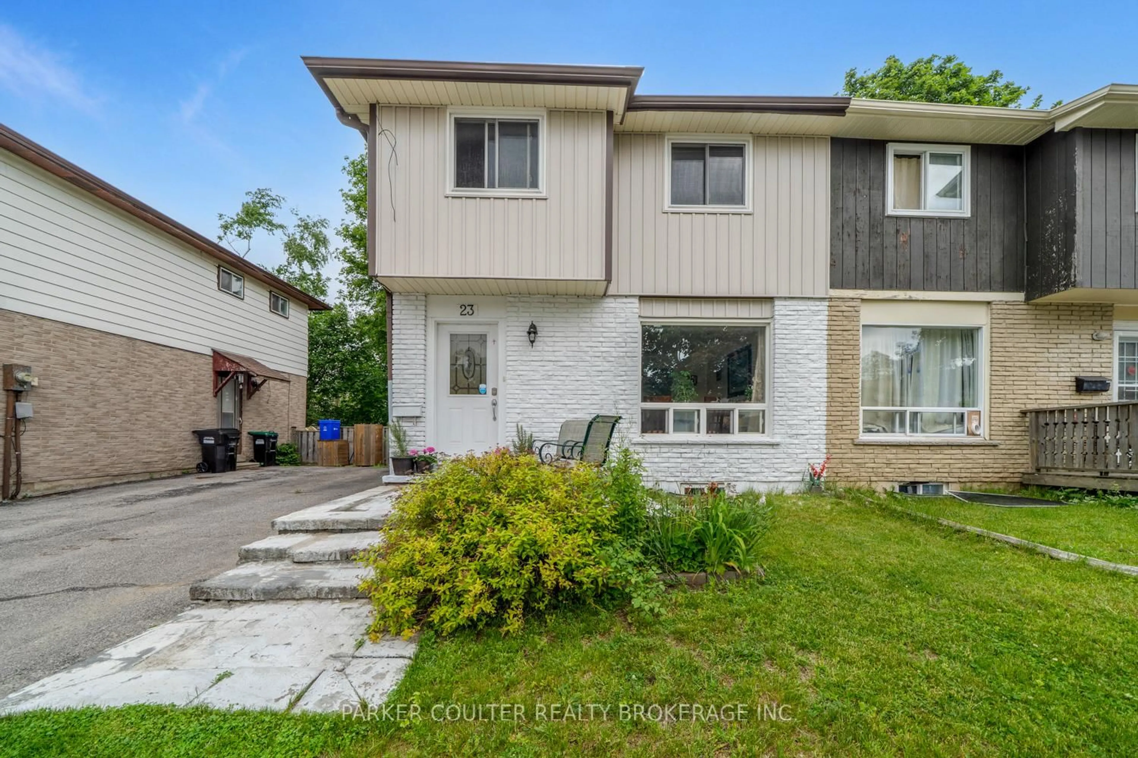 Home with vinyl exterior material, street for 23 Chaucer Cres, Barrie Ontario L4N 4T8