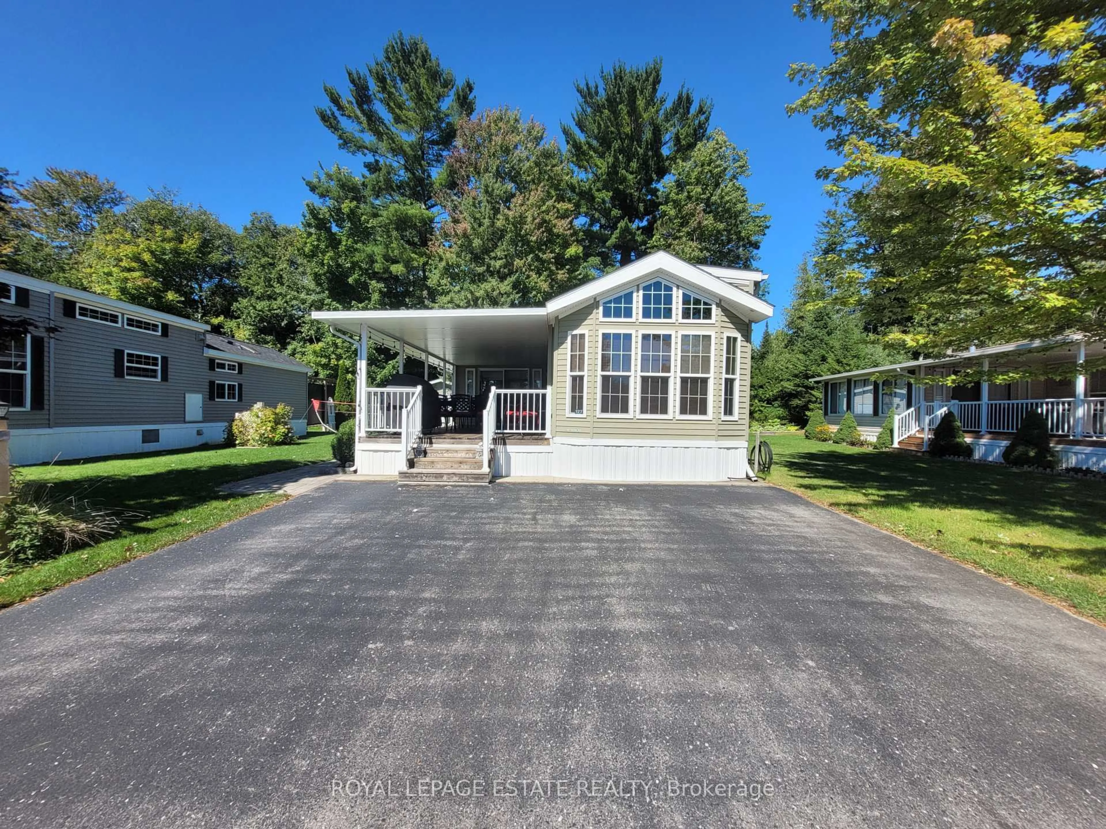 Home with vinyl exterior material, unknown for 127 Madawaska Tr, Wasaga Beach Ontario L9Z 1X7