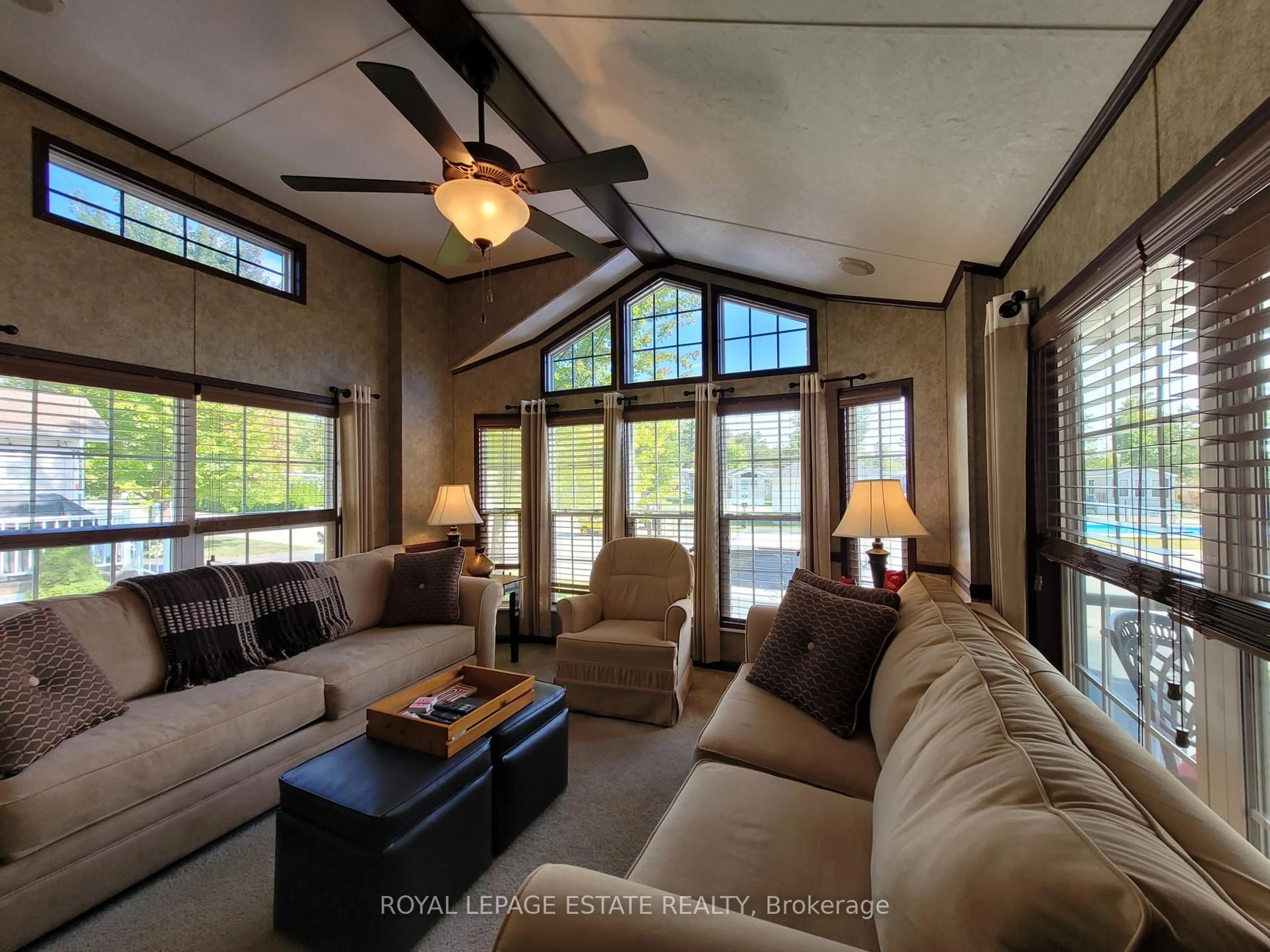 Living room with furniture, unknown for 127 Madawaska Tr, Wasaga Beach Ontario L9Z 1X7