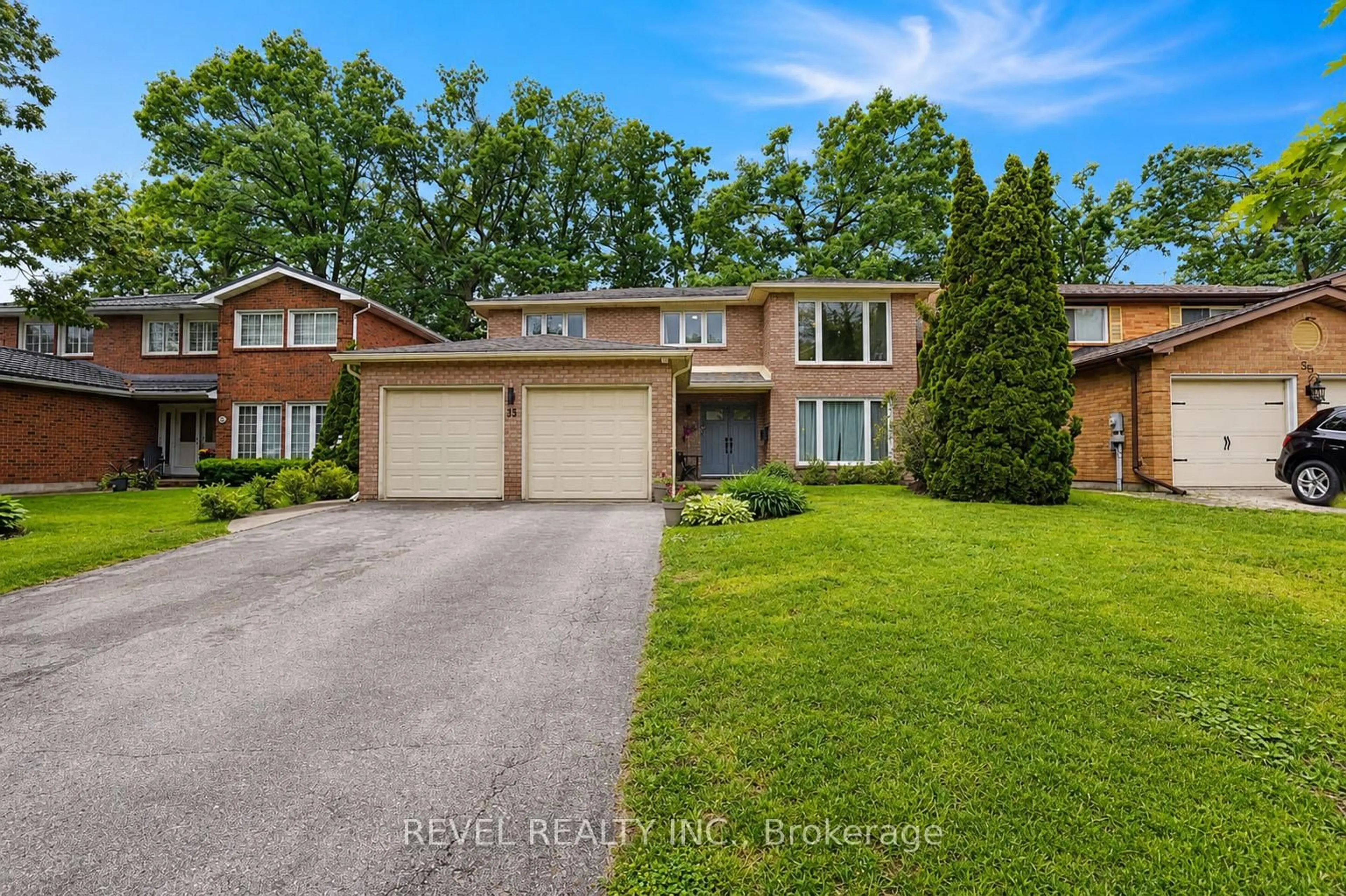 Home with brick exterior material, street for 53 Oakridge Dr, Barrie Ontario L4N 5N6