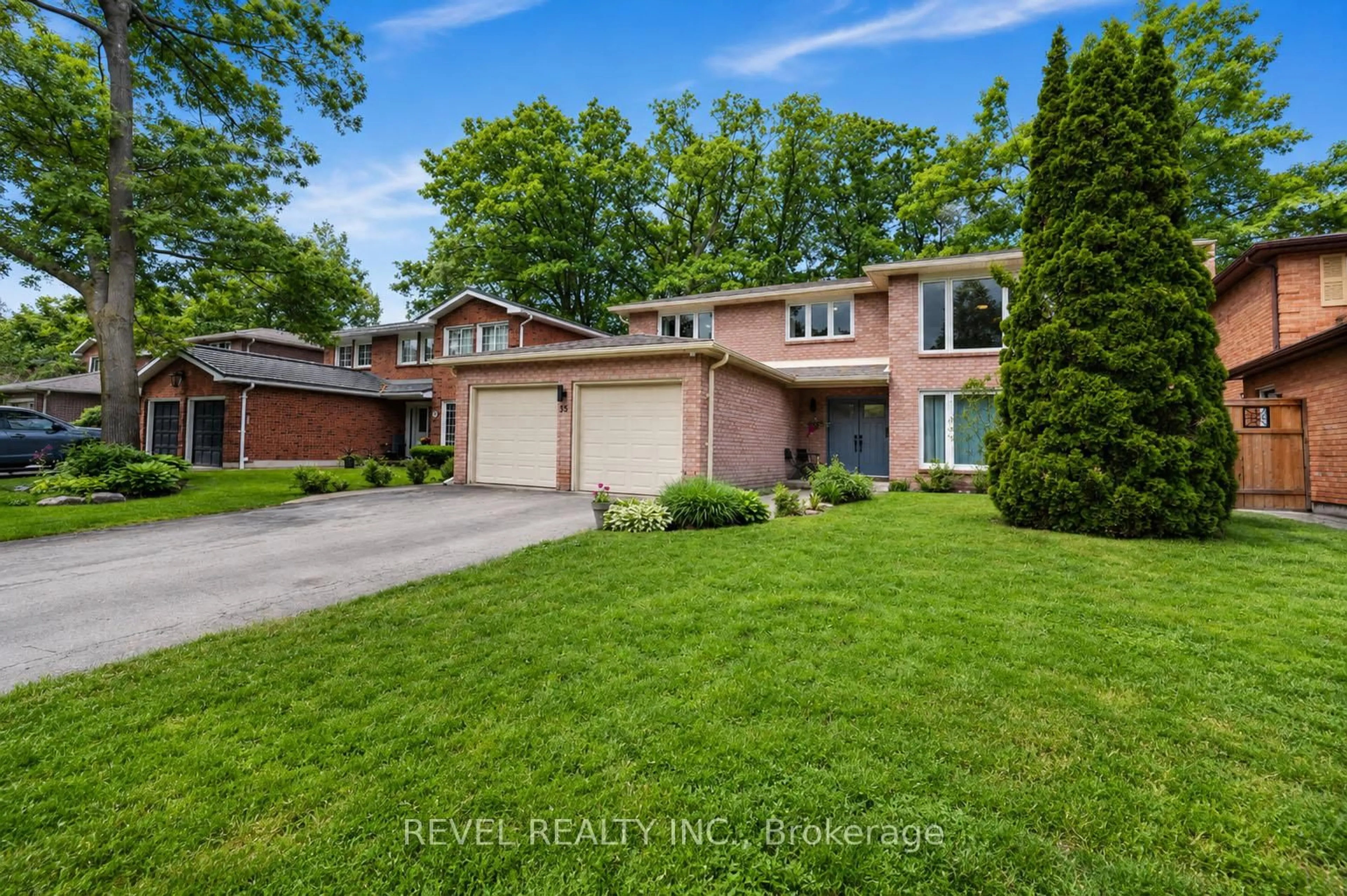 Home with brick exterior material, street for 53 Oakridge Dr, Barrie Ontario L4N 5N6