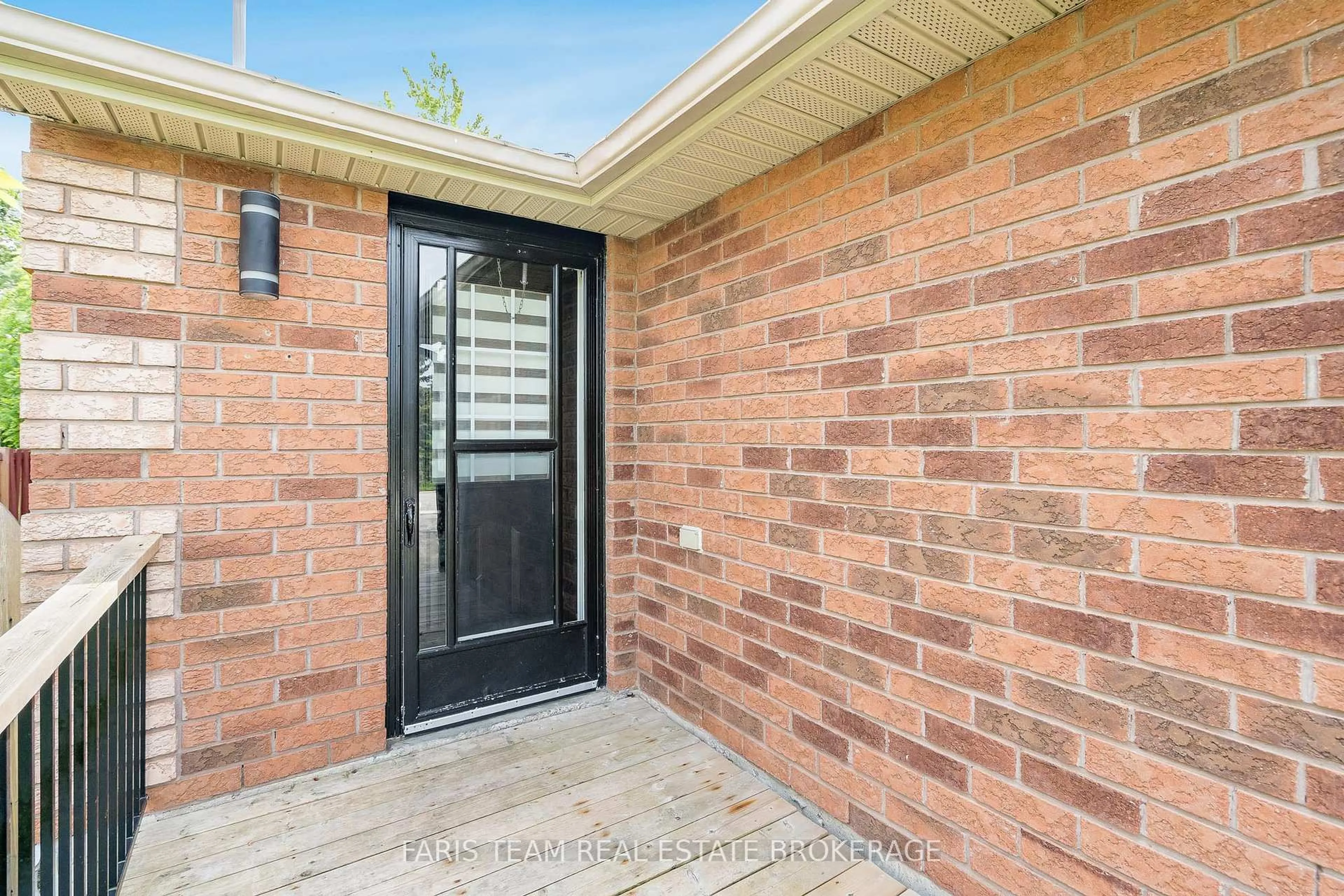 Home with brick exterior material, street for 19 Seymour Cres, Barrie Ontario L4N 8N4