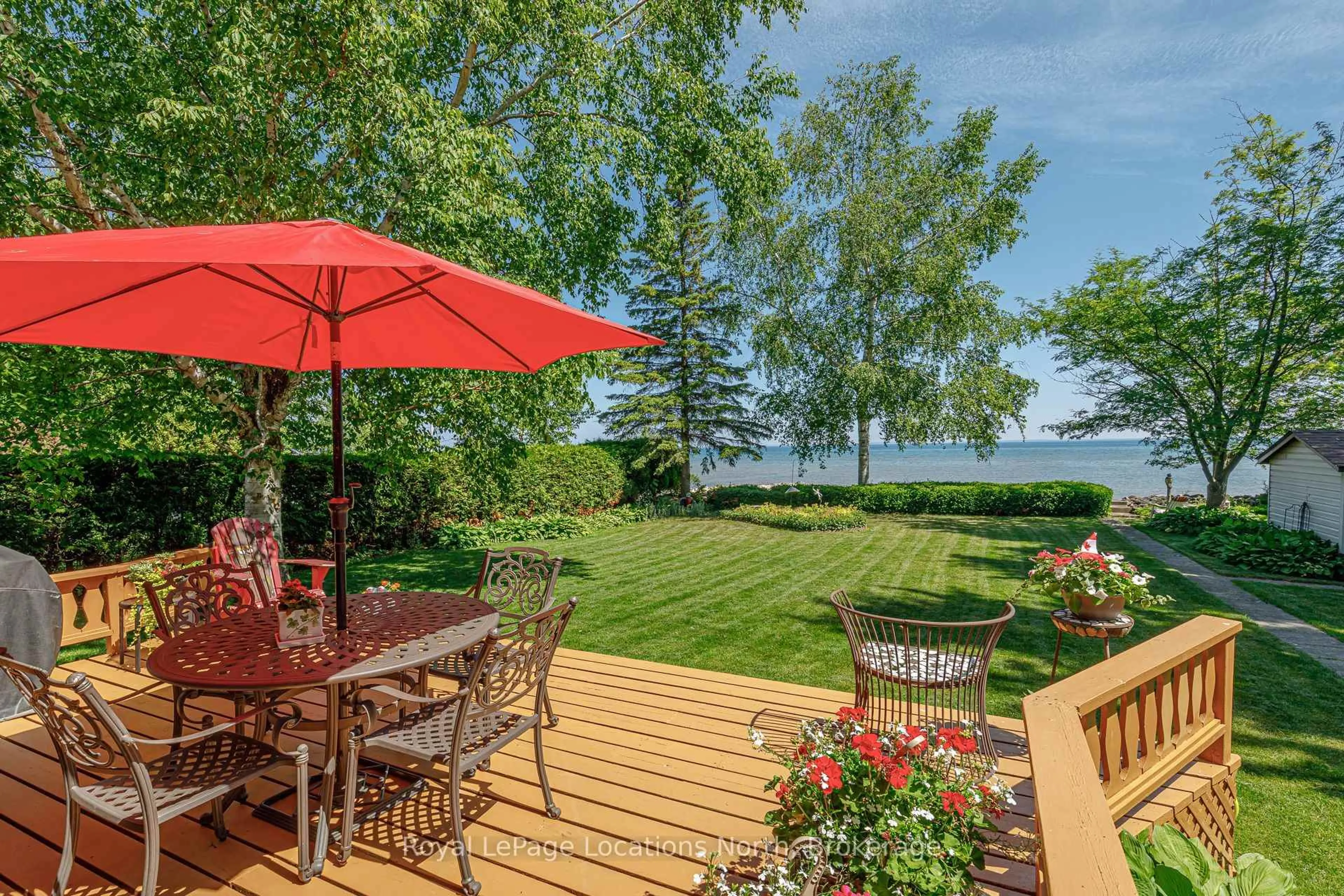 Patio, water/lake/river/ocean view for 43 Georgian Manor Dr, Collingwood Ontario L9Y 5P3