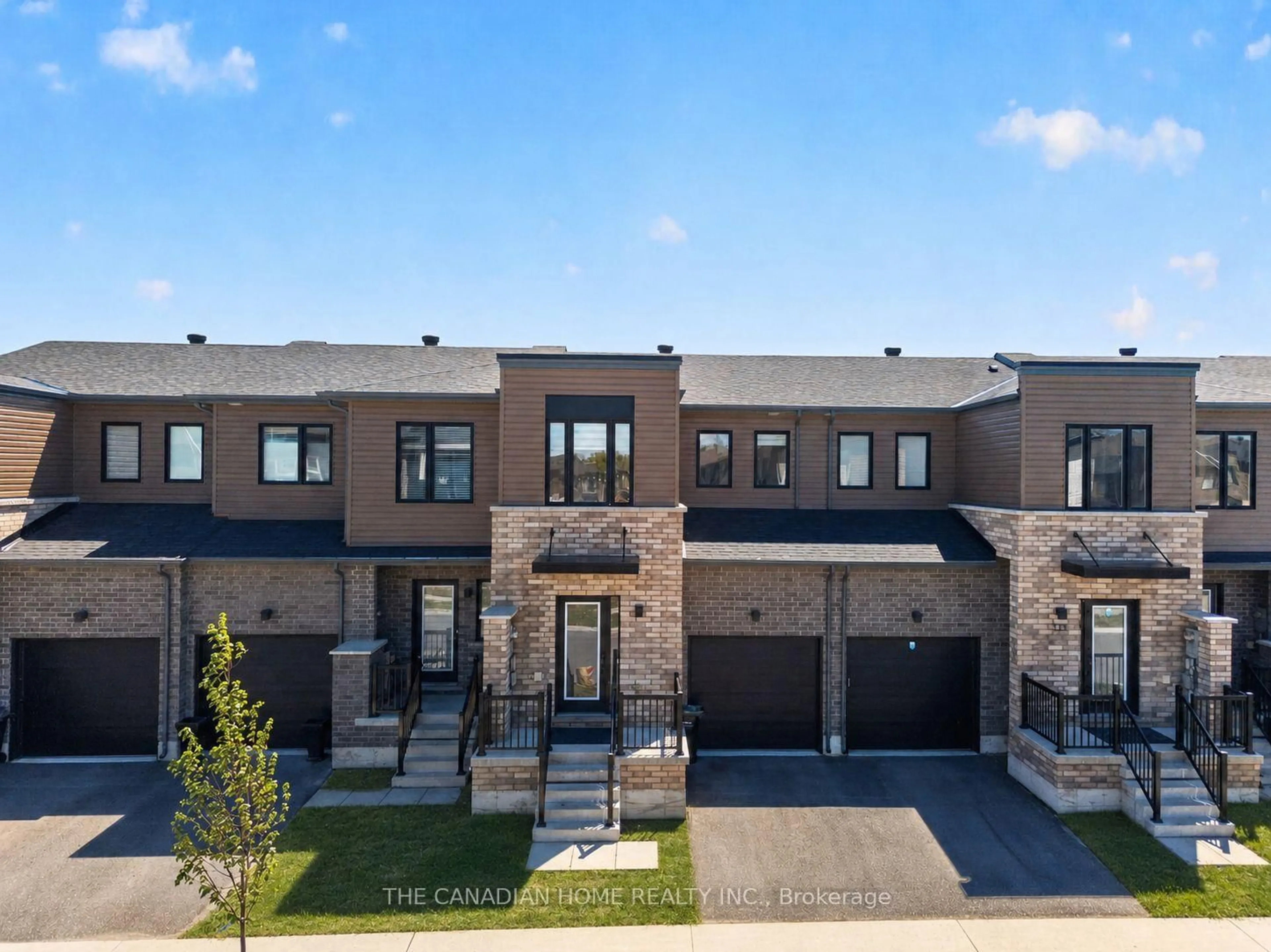 A pic from outside/outdoor area/front of a property/back of a property/a pic from drone, street for 131 Gateland Dr, Barrie Ontario L9J 0M8