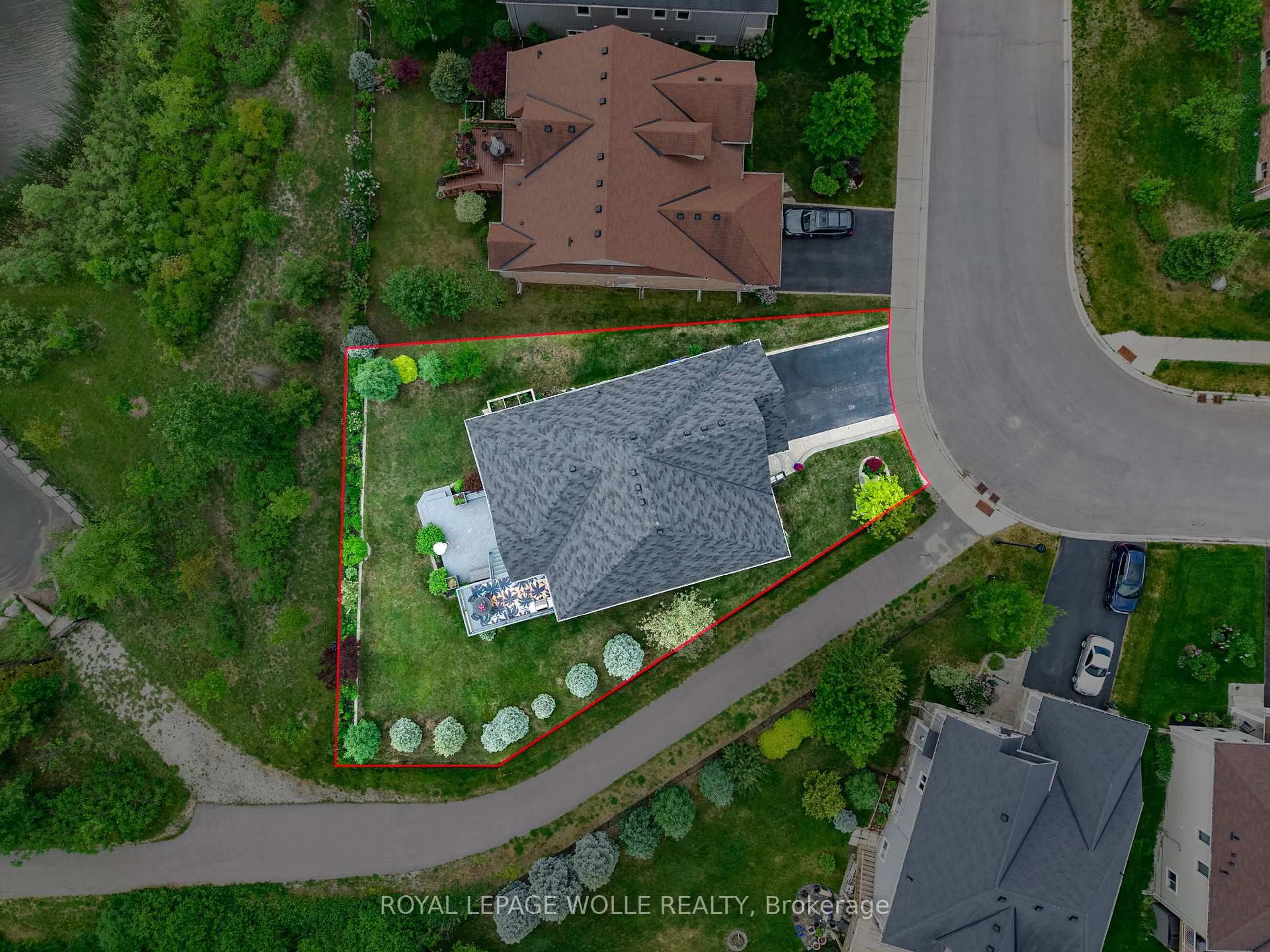 A pic from outside/outdoor area/front of a property/back of a property/a pic from drone, street for 43 Allegra Dr, Wasaga Beach Ontario L9Z 0H1