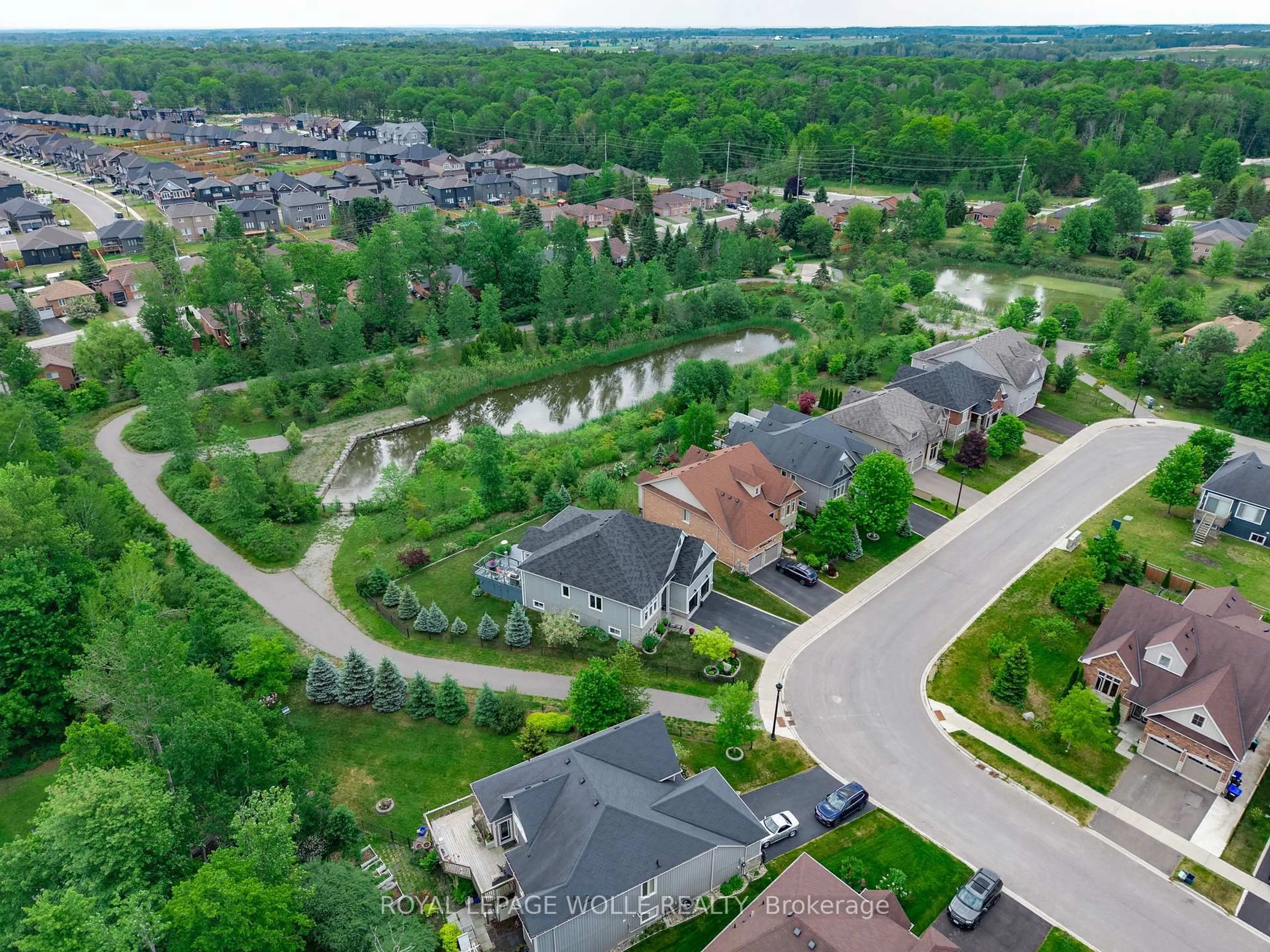 A pic from outside/outdoor area/front of a property/back of a property/a pic from drone, street for 43 Allegra Dr, Wasaga Beach Ontario L9Z 0H1