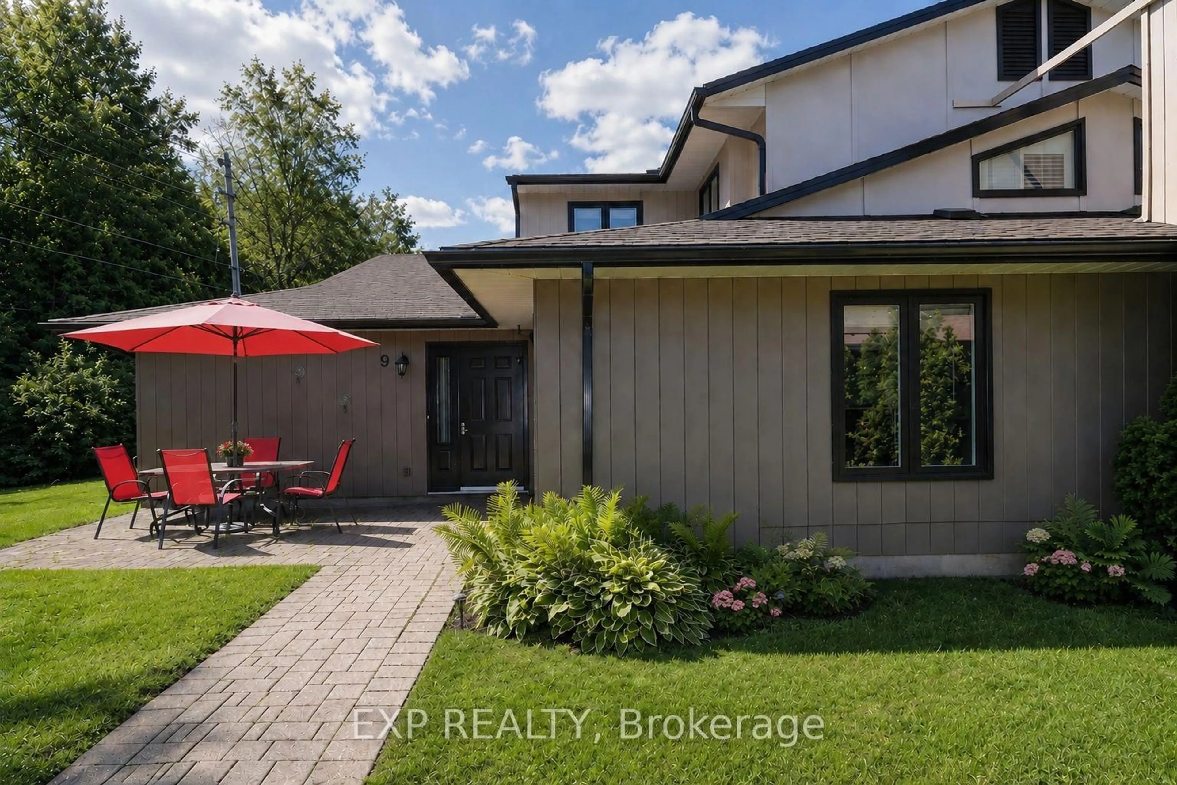 Patio, street for 9 Trafalgar Rd, Collingwood Ontario L9Y 5G4