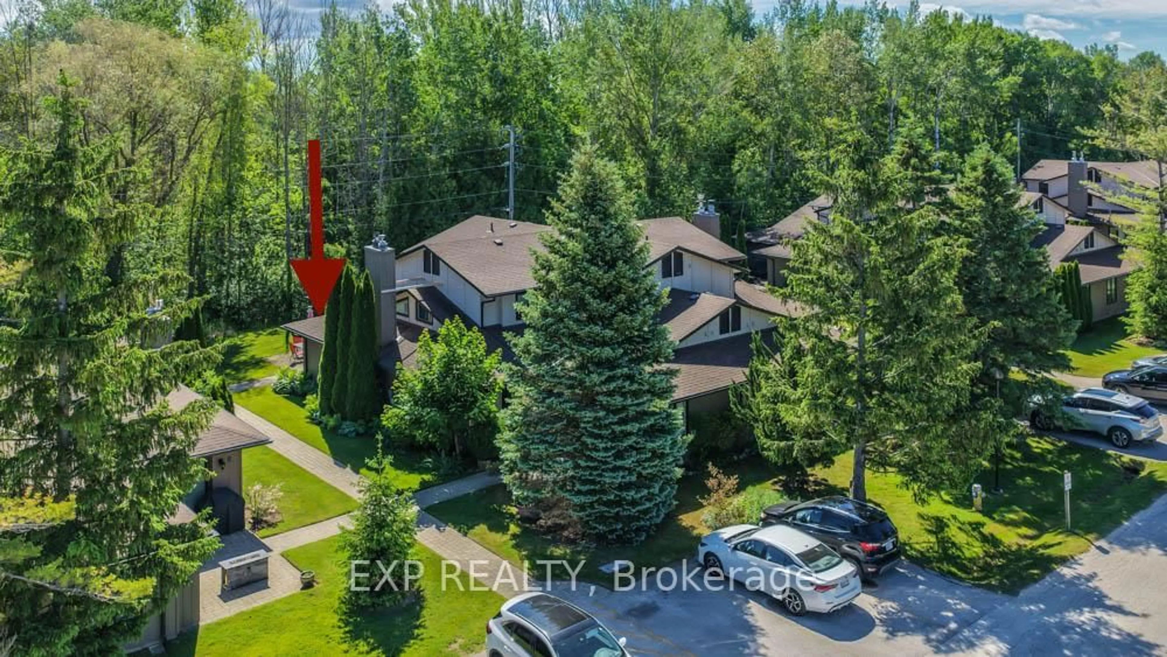 A pic from outside/outdoor area/front of a property/back of a property/a pic from drone, unknown for 9 Trafalgar Rd, Collingwood Ontario L9Y 5G4