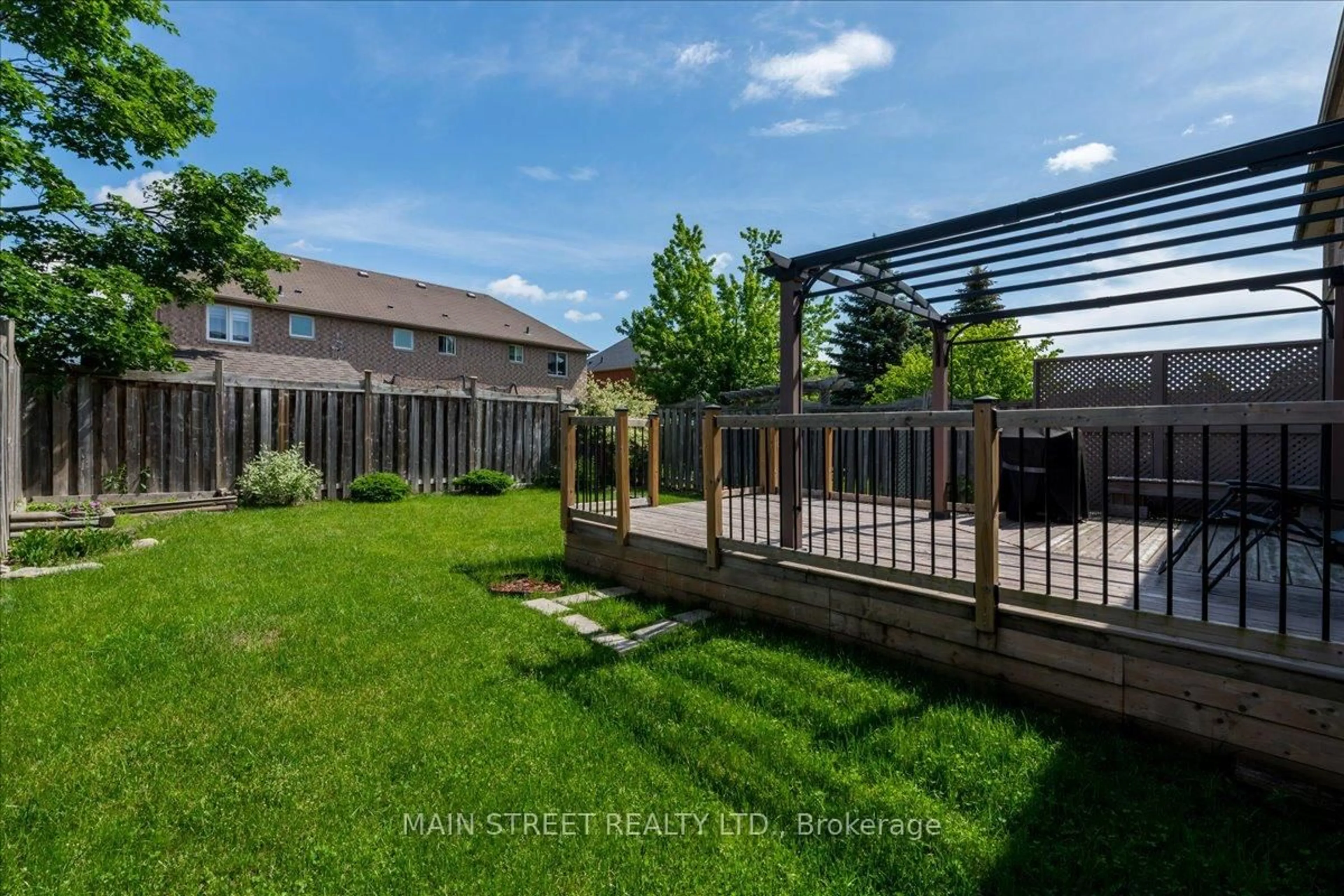 Patio, street for 128 Tunbridge Rd, Barrie Ontario L4M 6S2