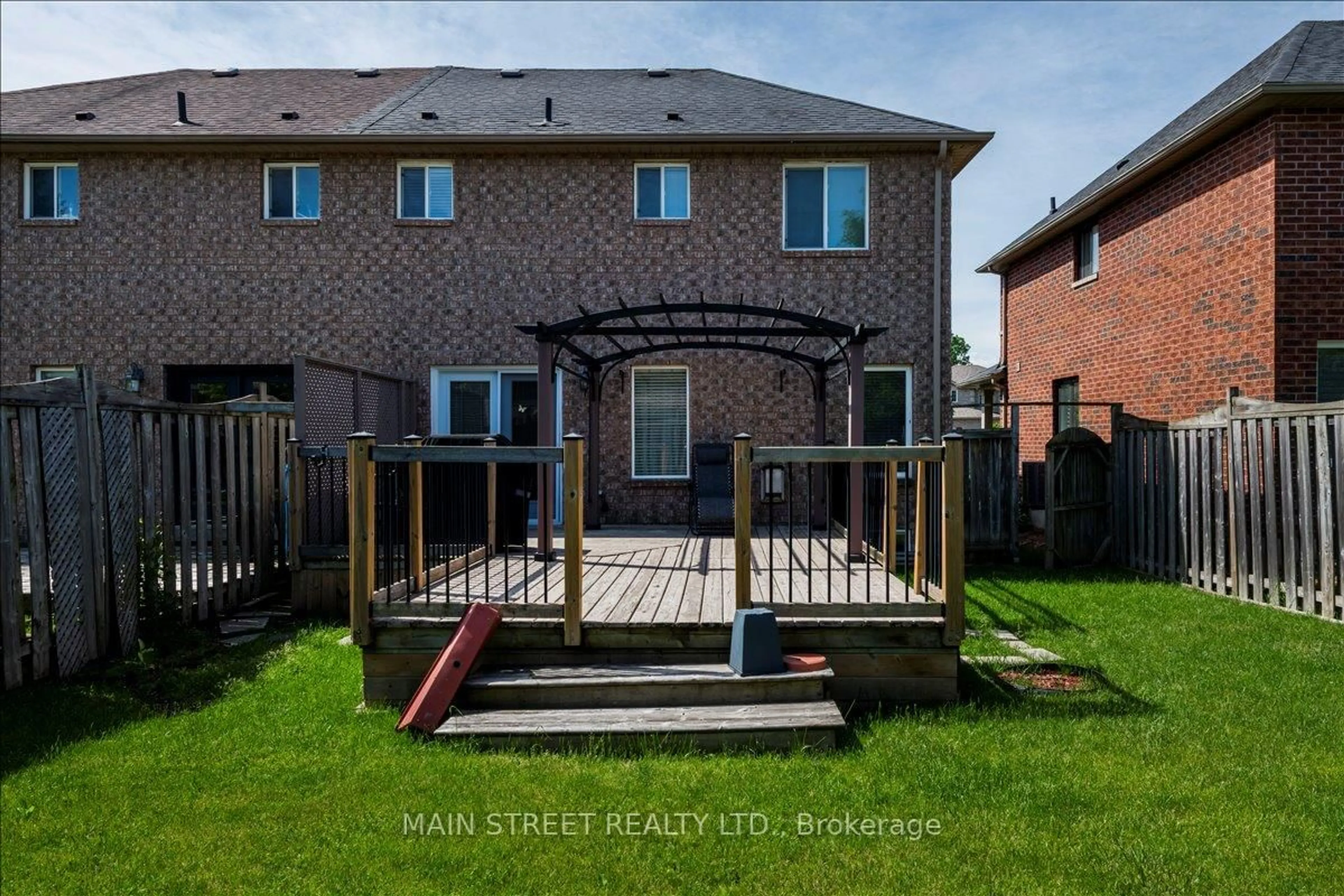 Patio, street for 128 Tunbridge Rd, Barrie Ontario L4M 6S2