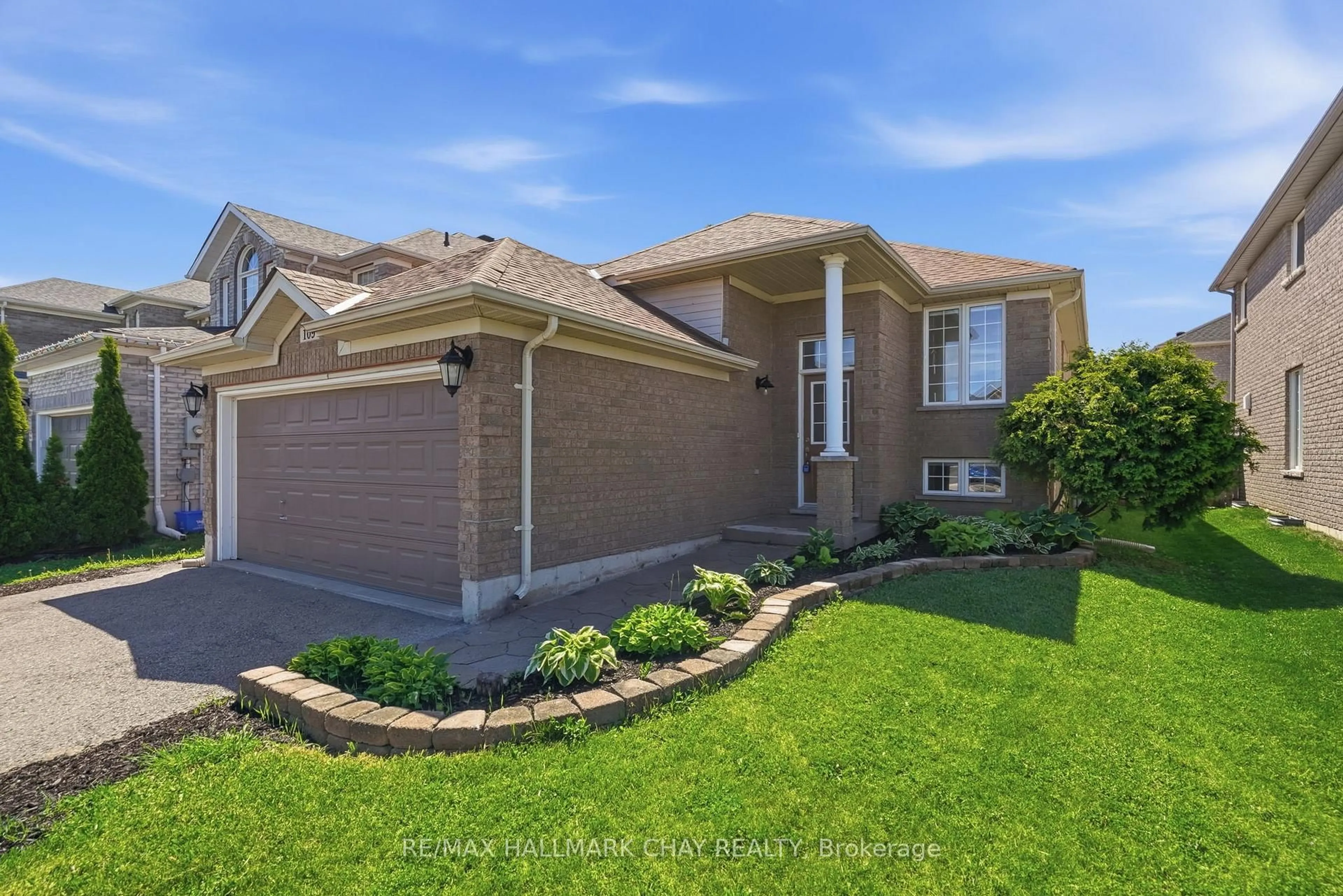 Home with brick exterior material, street for 109 Sovereigns Gate, Barrie Ontario L4N 0Y9
