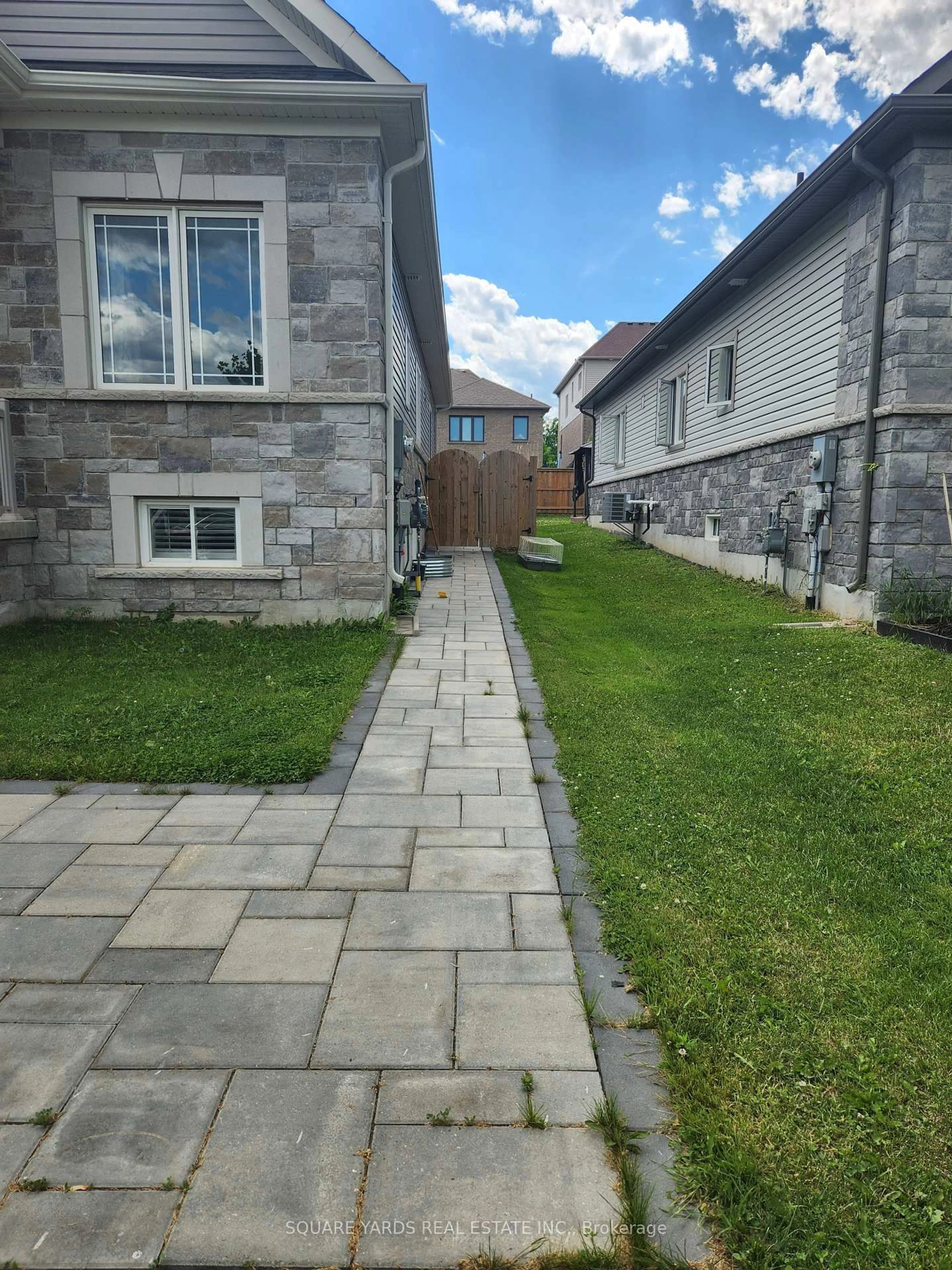 Patio, street for 185 Isabella Dr, Orillia Ontario L3V 8K7