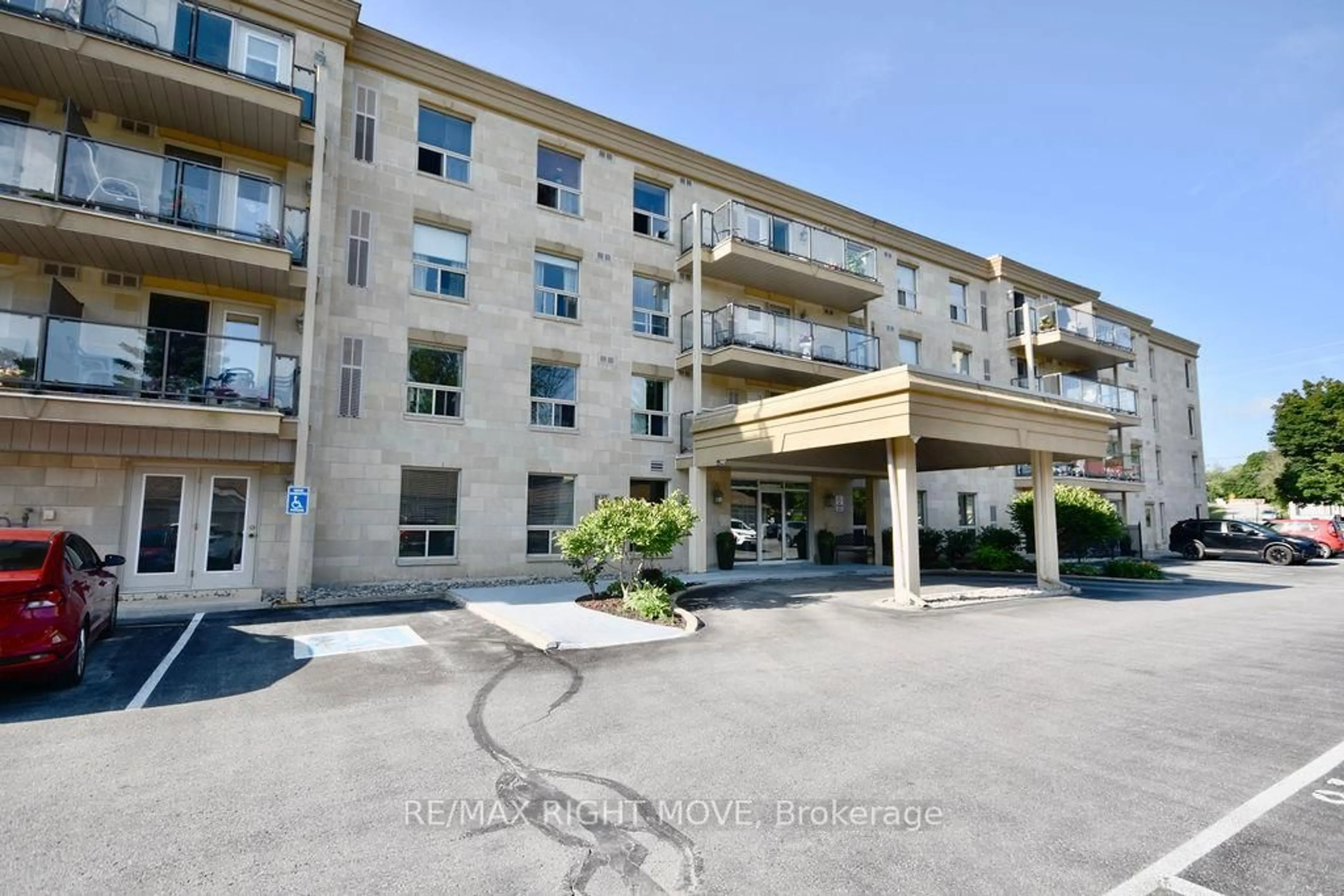Patio, unknown for 486 Laclie St #313, Orillia Ontario L3V 4P9
