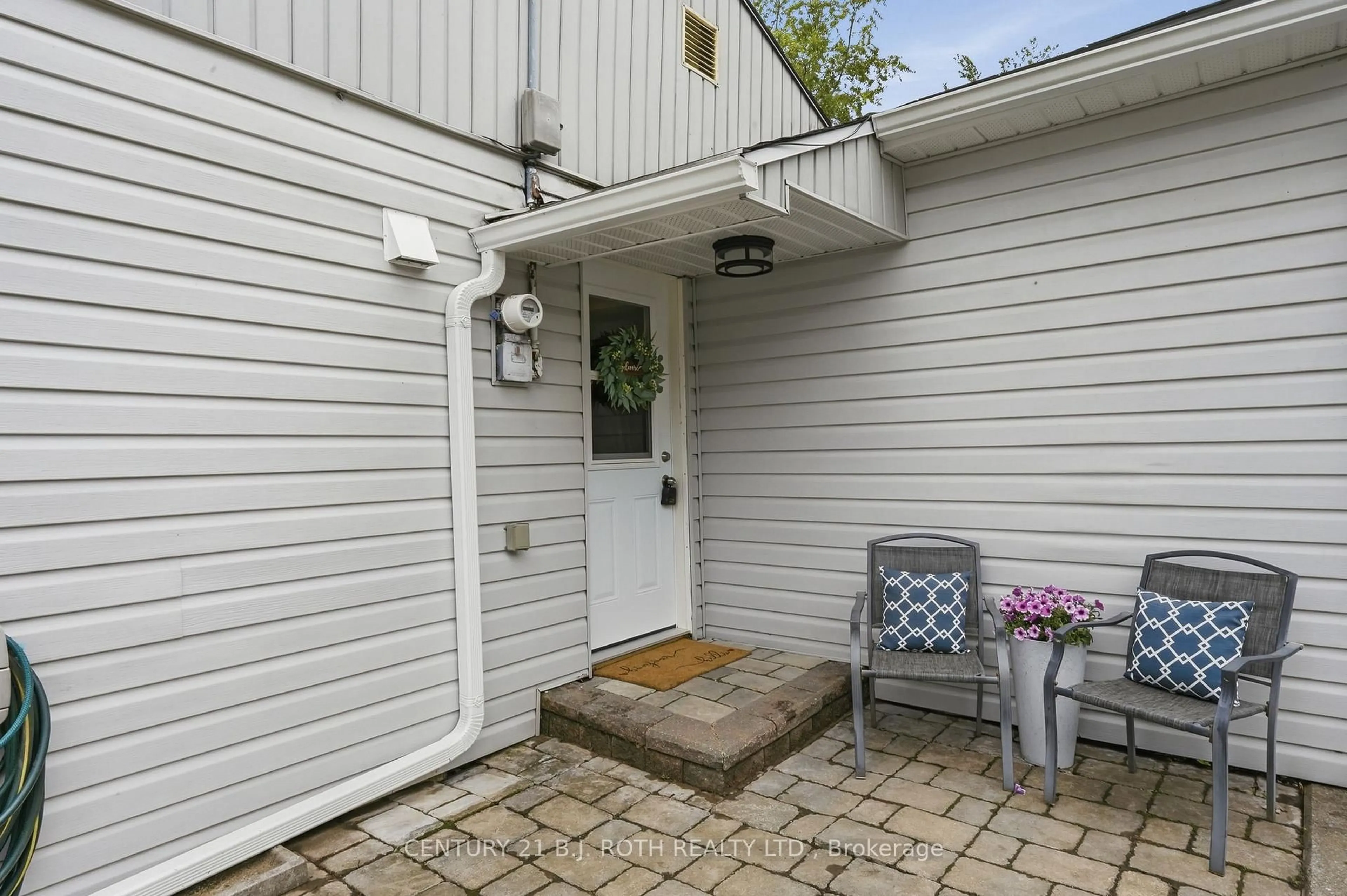 Patio, street for 3408 Coronation Ave, Severn Ontario L0K 1G0