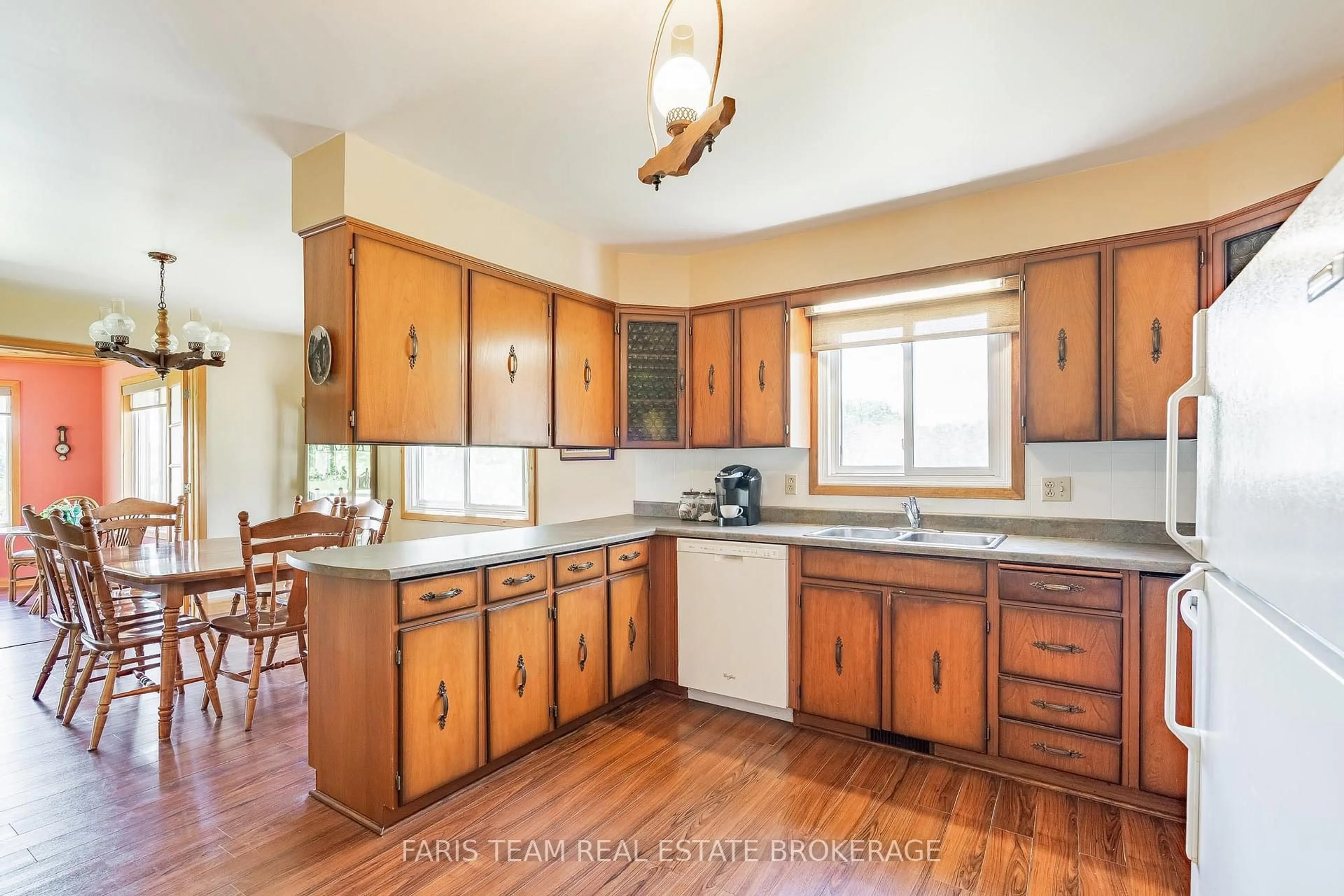 Standard kitchen, unknown for 2966 George Johnston Rd, Springwater Ontario L9X 1T8
