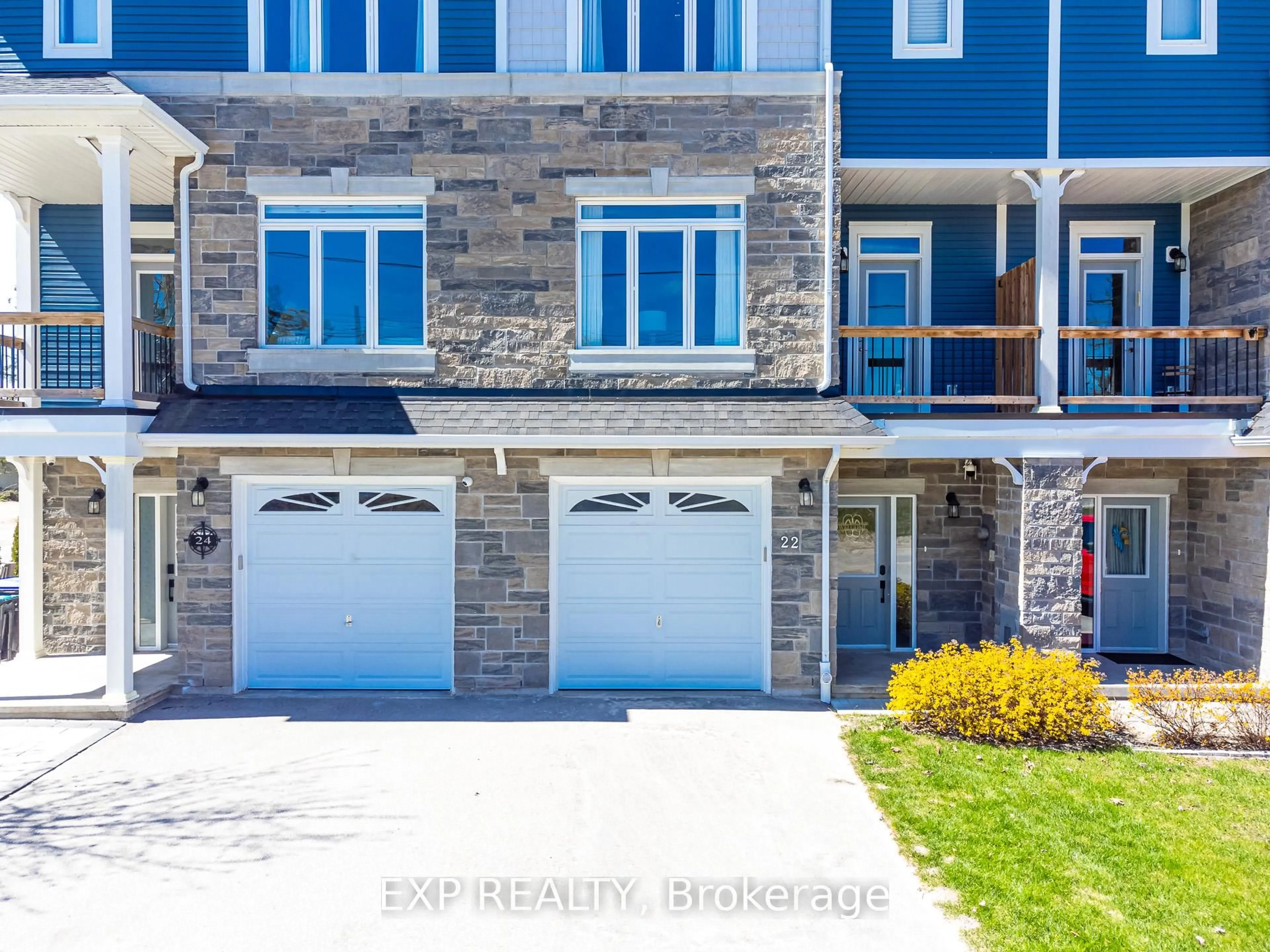 Home with brick exterior material, street for 22 18th St, Wasaga Beach Ontario L9Z 2H4