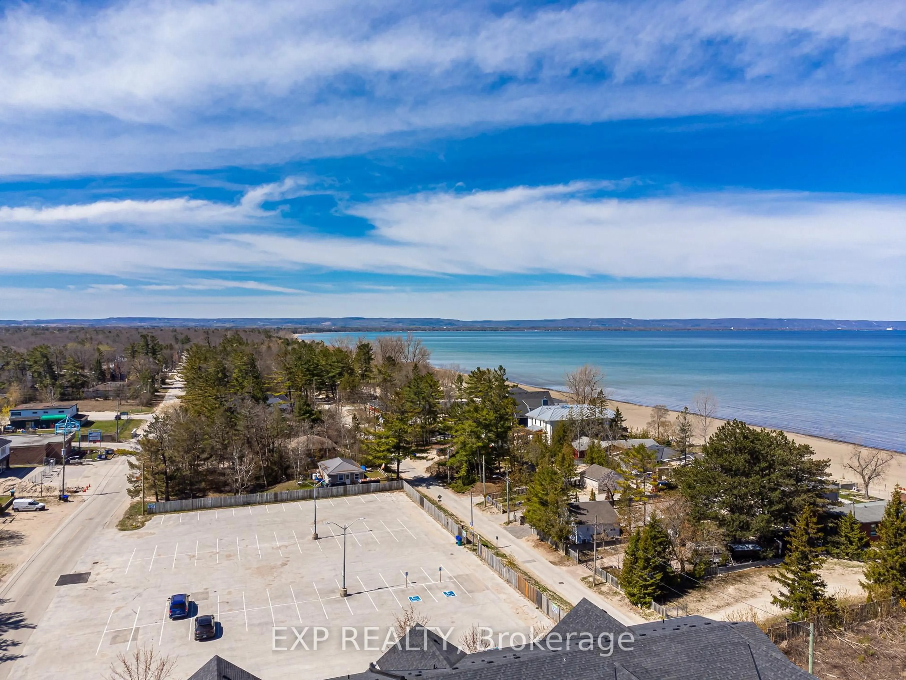 A pic from outside/outdoor area/front of a property/back of a property/a pic from drone, water/lake/river/ocean view for 22 18th St, Wasaga Beach Ontario L9Z 2H4
