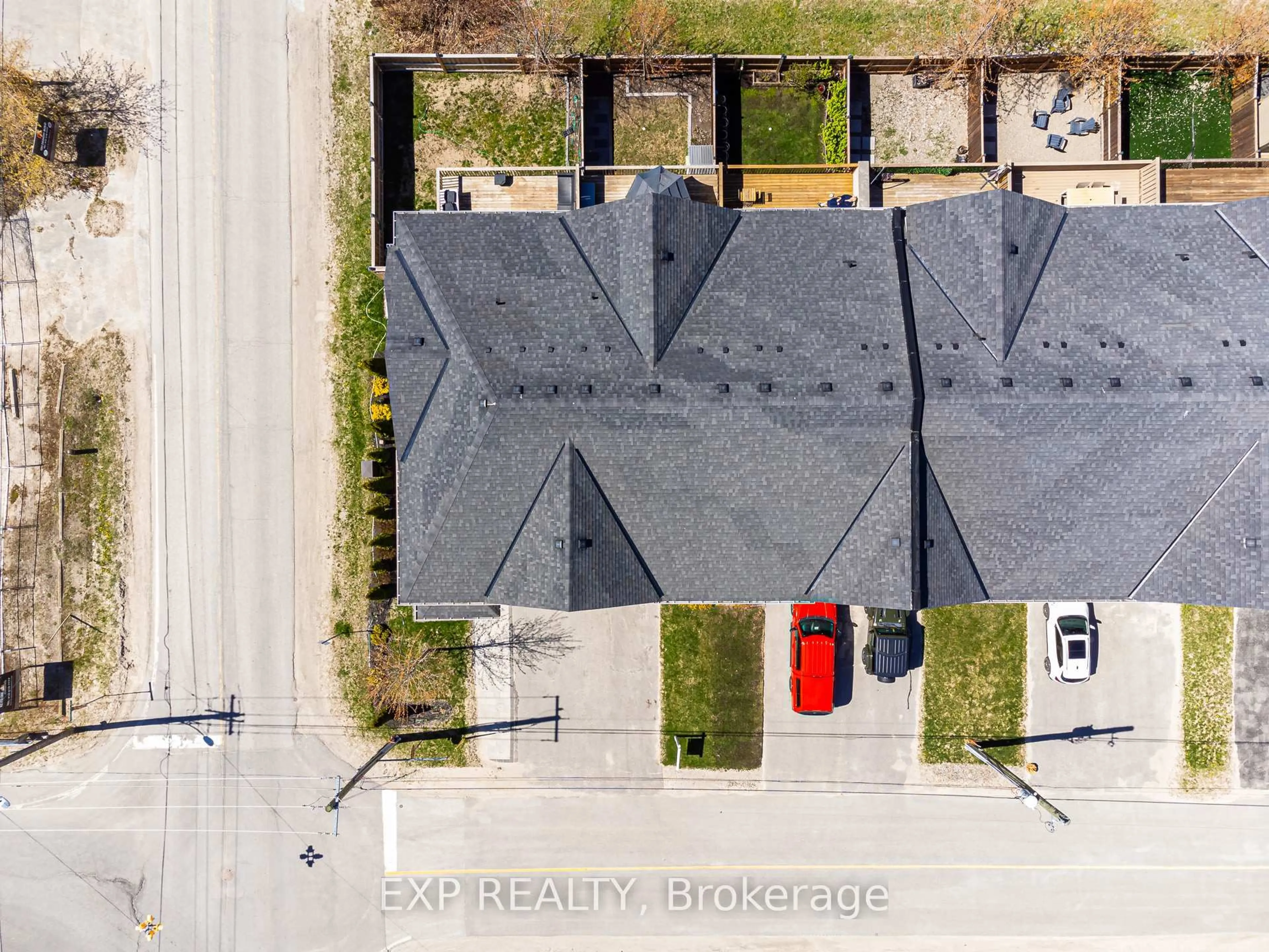 A pic from outside/outdoor area/front of a property/back of a property/a pic from drone, street for 22 18th St, Wasaga Beach Ontario L9Z 2H4