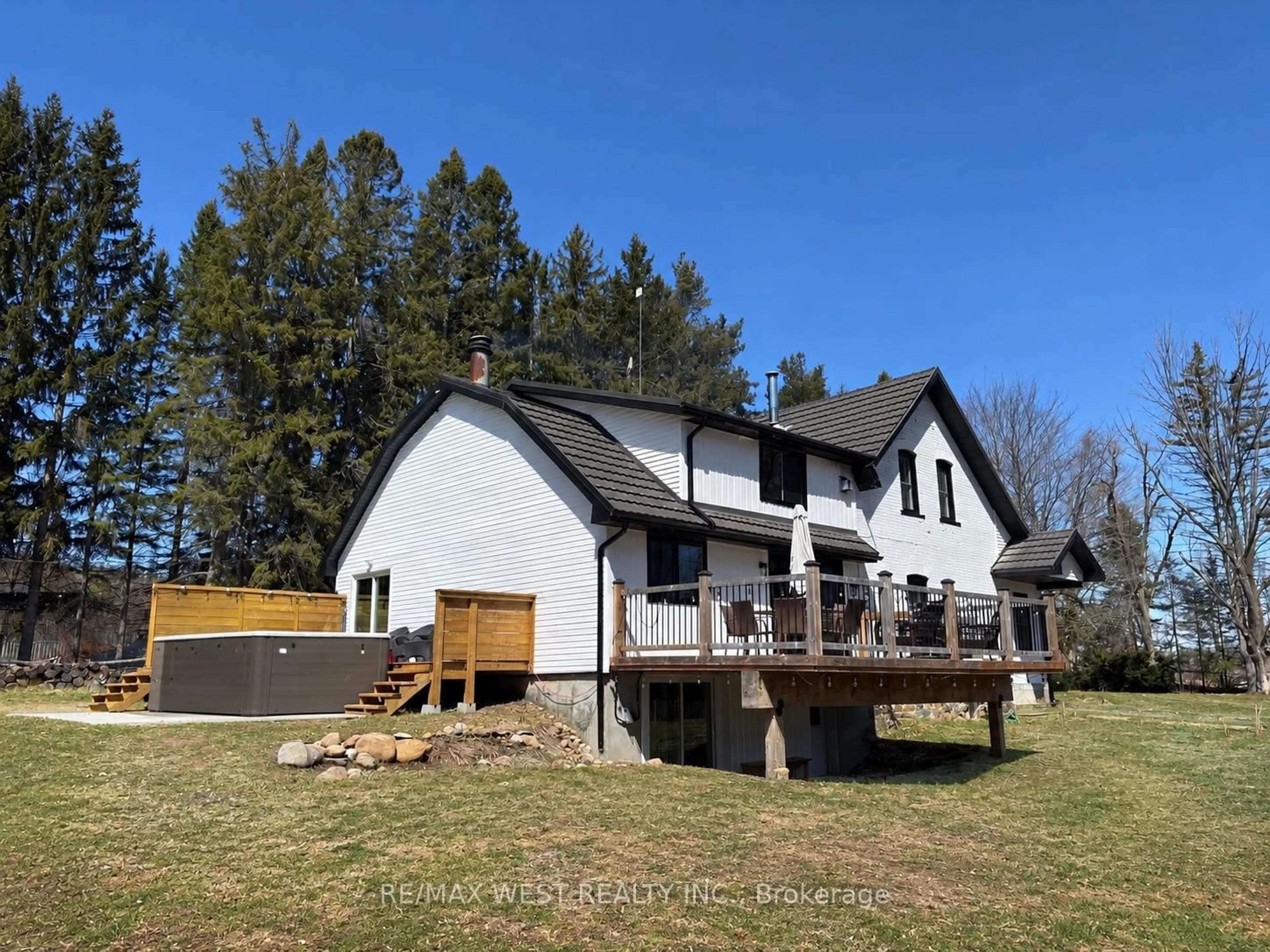 A pic from outside/outdoor area/front of a property/back of a property/a pic from drone, unknown for 4532 Line 5, Oro-Medonte Ontario L0L 1V0