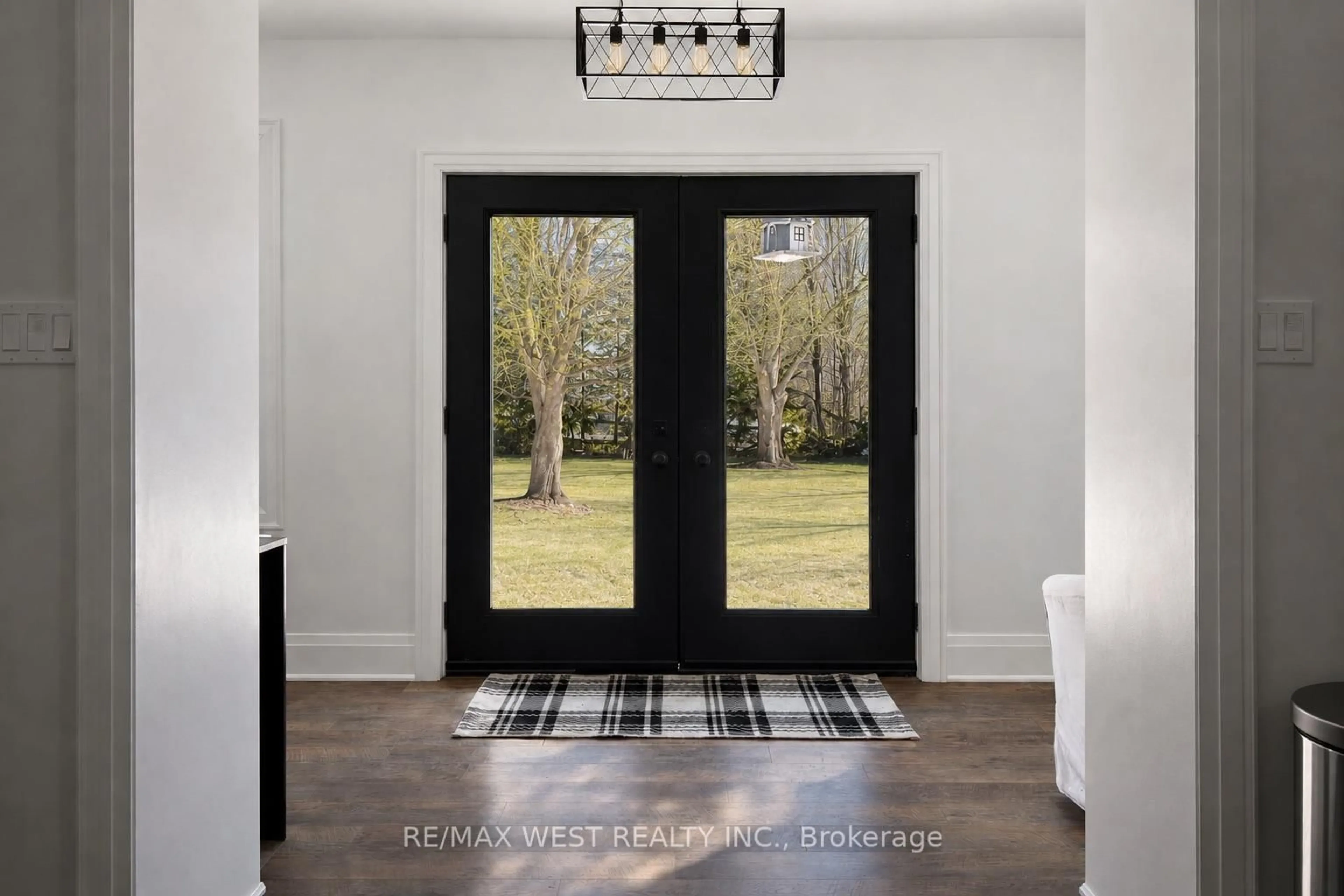 Indoor entryway for 4532 Line 5, Oro-Medonte Ontario L0L 1V0